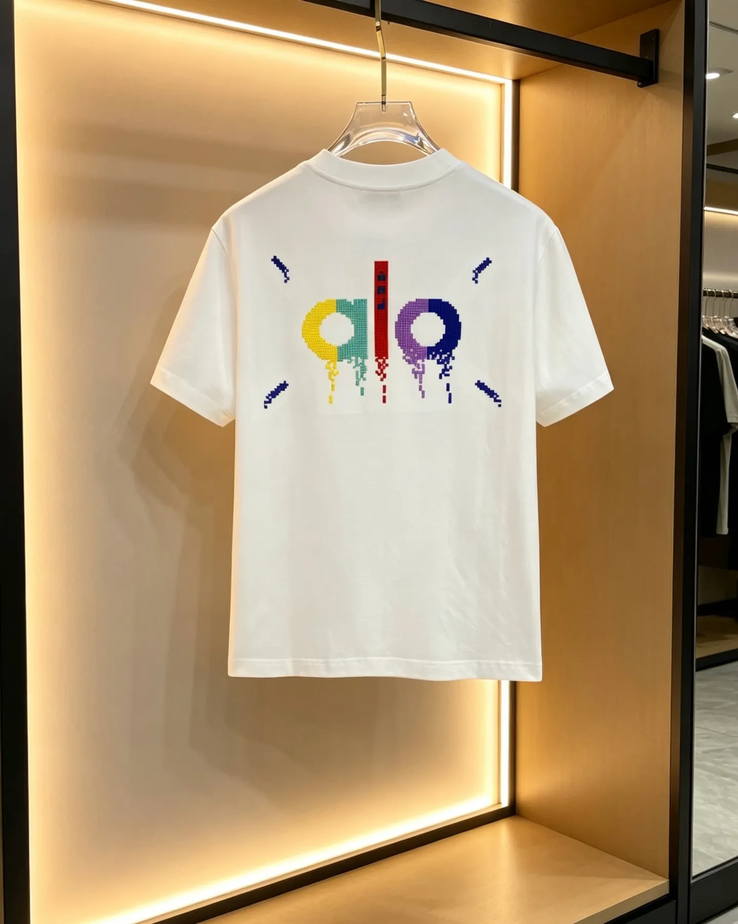 alo 2026 spring and summer New Arrival first counter New Arrival short-sleeved round neck T-shirt Premium customized design avant-garde and fashionable! Brand logo heavy craftsmanship design Premium customized cotton fabric. Soft to the touch. Comfortable to wear. Counter-level exquisite stitching. Fine workmanship. The upper body effect is incomparably handsome! A must-have for men and women Color: Black White Sizes: M to 3XL