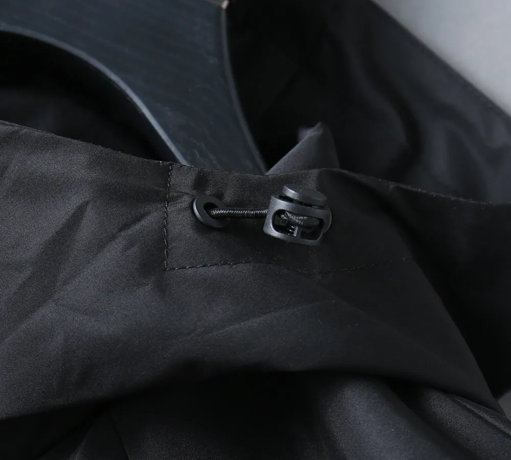 alo official website Same Style, complete with three labels, on sale in advance. 2026 Autumn and Winter New Arrival men's jacket, with Original three labels, Premium version. Customized fabrics at the counter. Breathable, high comfort, impeccable details, brand element design concept, reflecting high quality. It feels delicate and soft, presents a casual cut, and has a great upper body shape. Sizes: M～3XL
