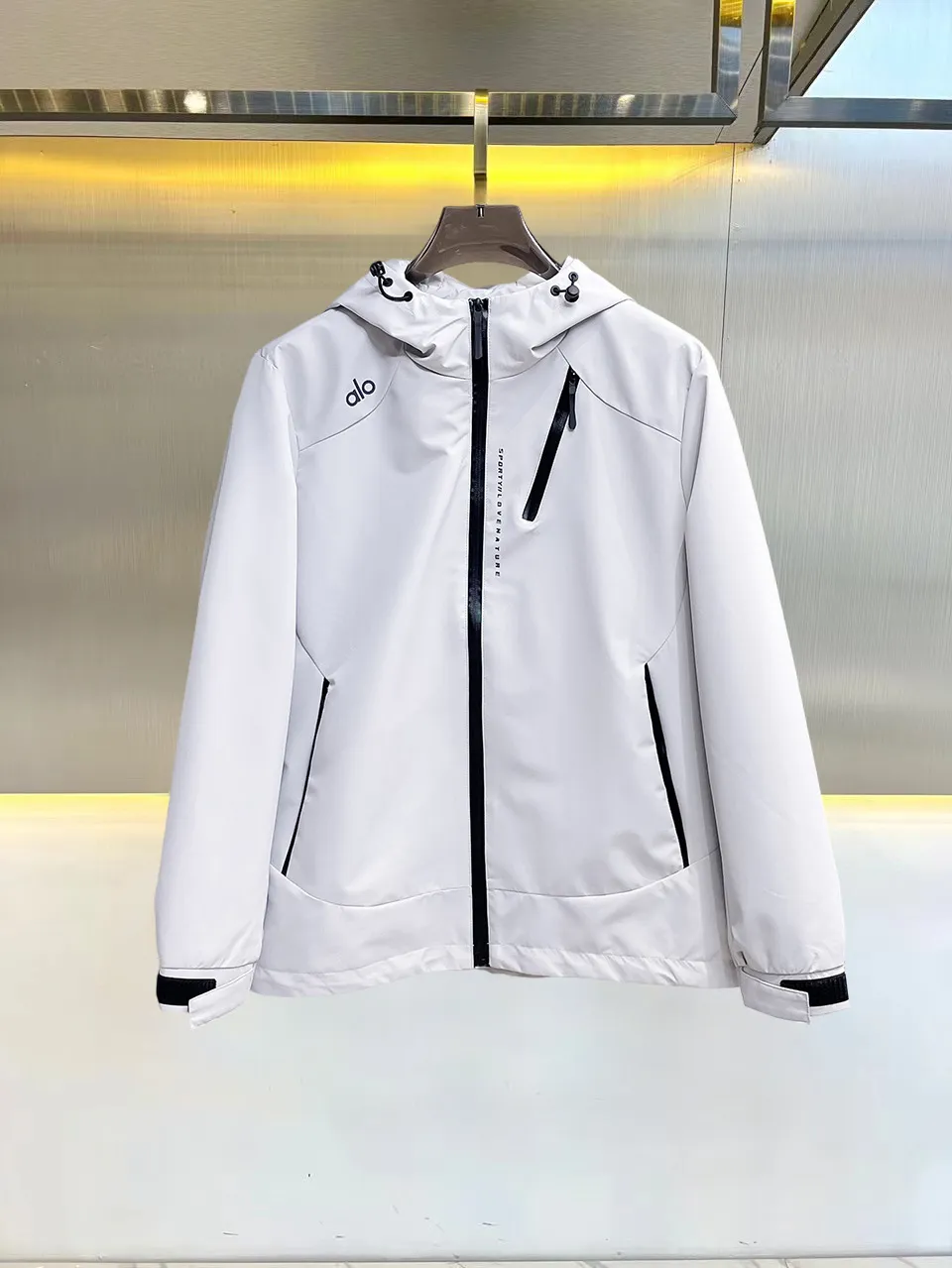 alo official website Same Style, complete with three labels, on sale in advance. 2026 Autumn and Winter New Arrival men's jacket, reversible Original with complete three labels. Premium version. Customized fabrics at the counter. Breathable, high comfort, impeccable details, brand element design concept, reflecting high quality. It feels delicate and soft, presents a casual cut, and has a great upper body shape. Sizes: M～3XL,