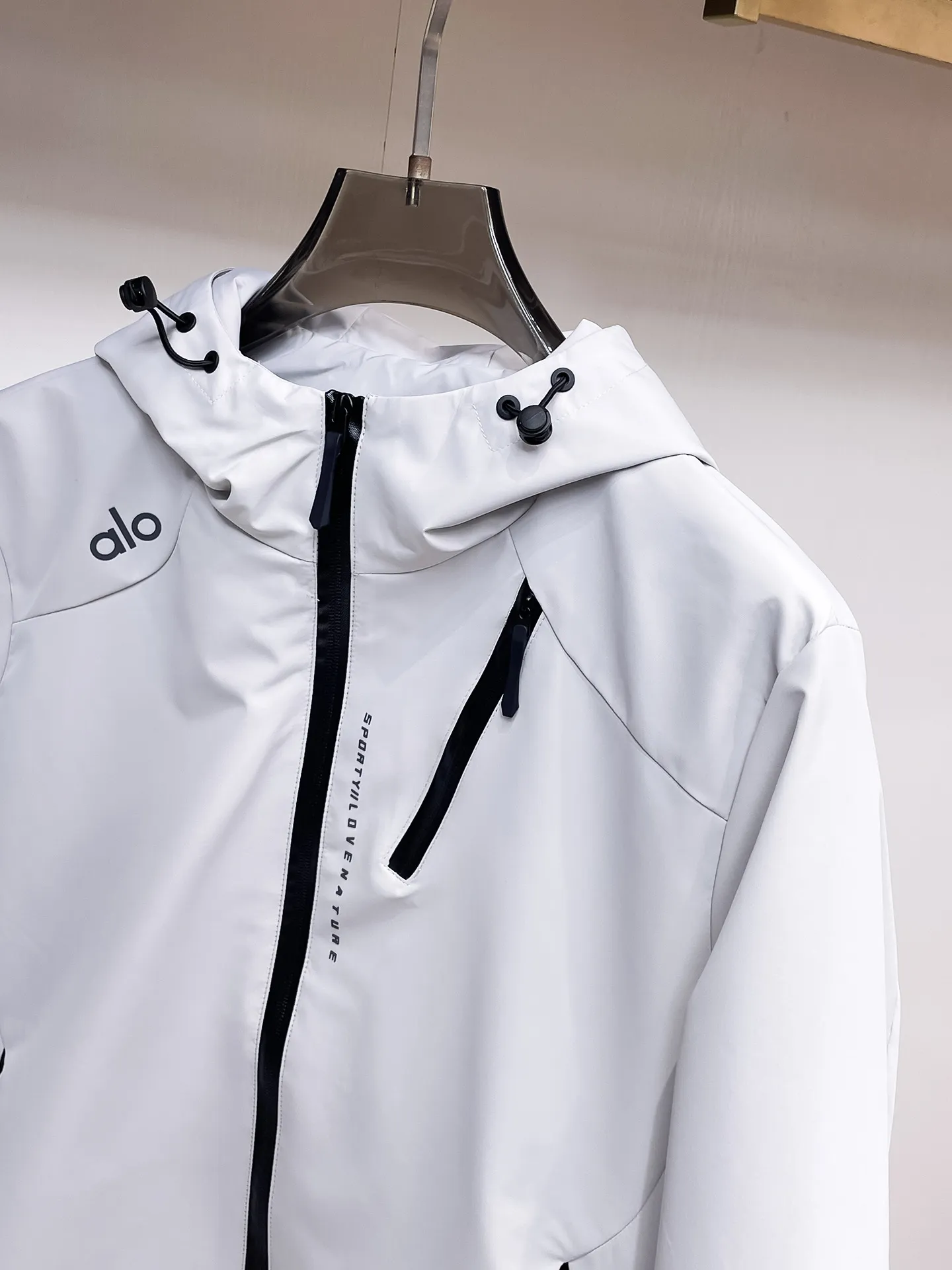 alo official website Same Style, complete with three labels, on sale in advance. 2026 Autumn and Winter New Arrival men's jacket, reversible Original with complete three labels. Premium version. Customized fabrics at the counter. Breathable, high comfort, impeccable details, brand element design concept, reflecting high quality. It feels delicate and soft, presents a casual cut, and has a great upper body shape. Sizes: M～3XL,