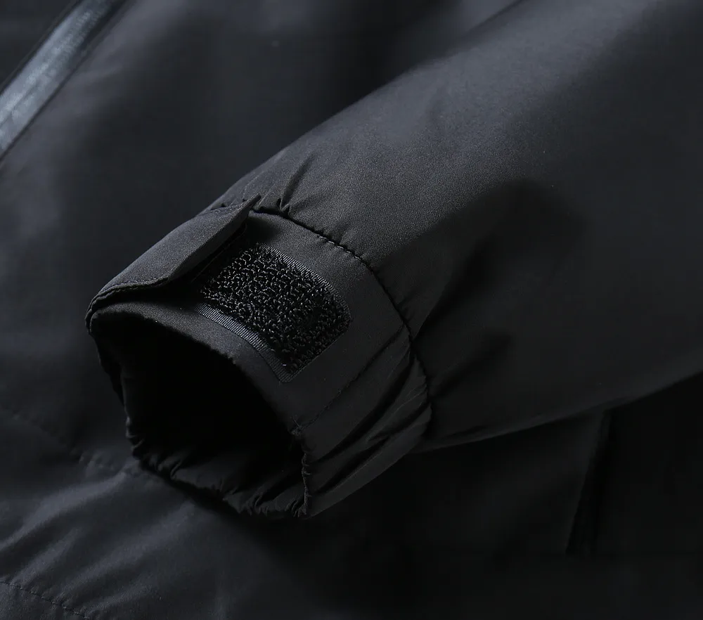alo official website Same Style, complete with three labels, on sale in advance. 2026 Autumn and Winter New Arrival men's jacket, with Original three labels, Premium version. Customized fabrics at the counter. Breathable, high comfort, impeccable details, brand element design concept, reflecting high quality. It feels delicate and soft, presents a casual cut, and has a great upper body shape. Sizes: M～3XL