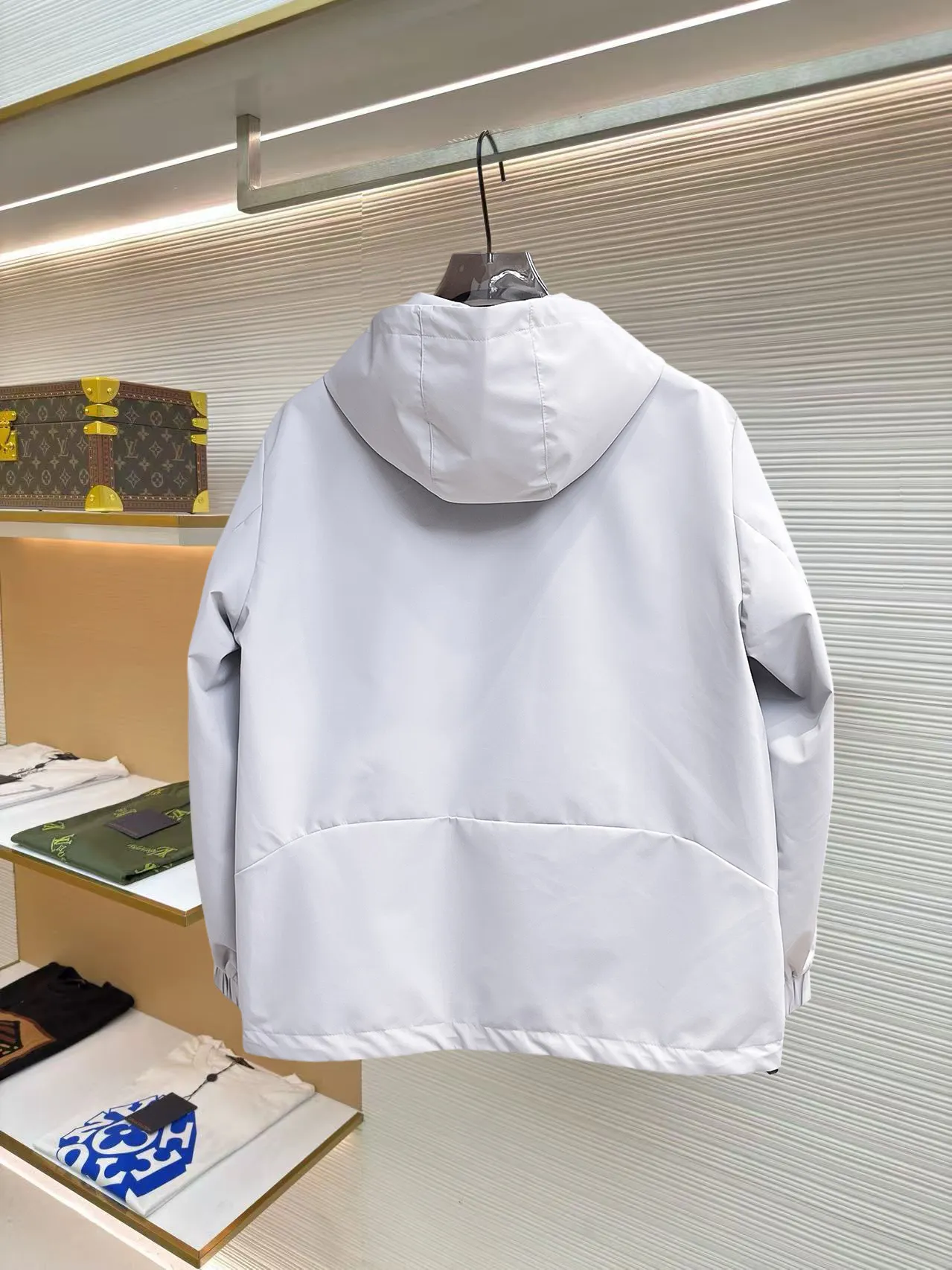 alo official website Same Style, complete with three labels, on sale in advance. 2026 Autumn and Winter New Arrival men's jacket, reversible Original with complete three labels. Premium version. Customized fabrics at the counter. Breathable, high comfort, impeccable details, brand element design concept, reflecting high quality. It feels delicate and soft, presents a casual cut, and has a great upper body shape. Sizes: M～3XL,
