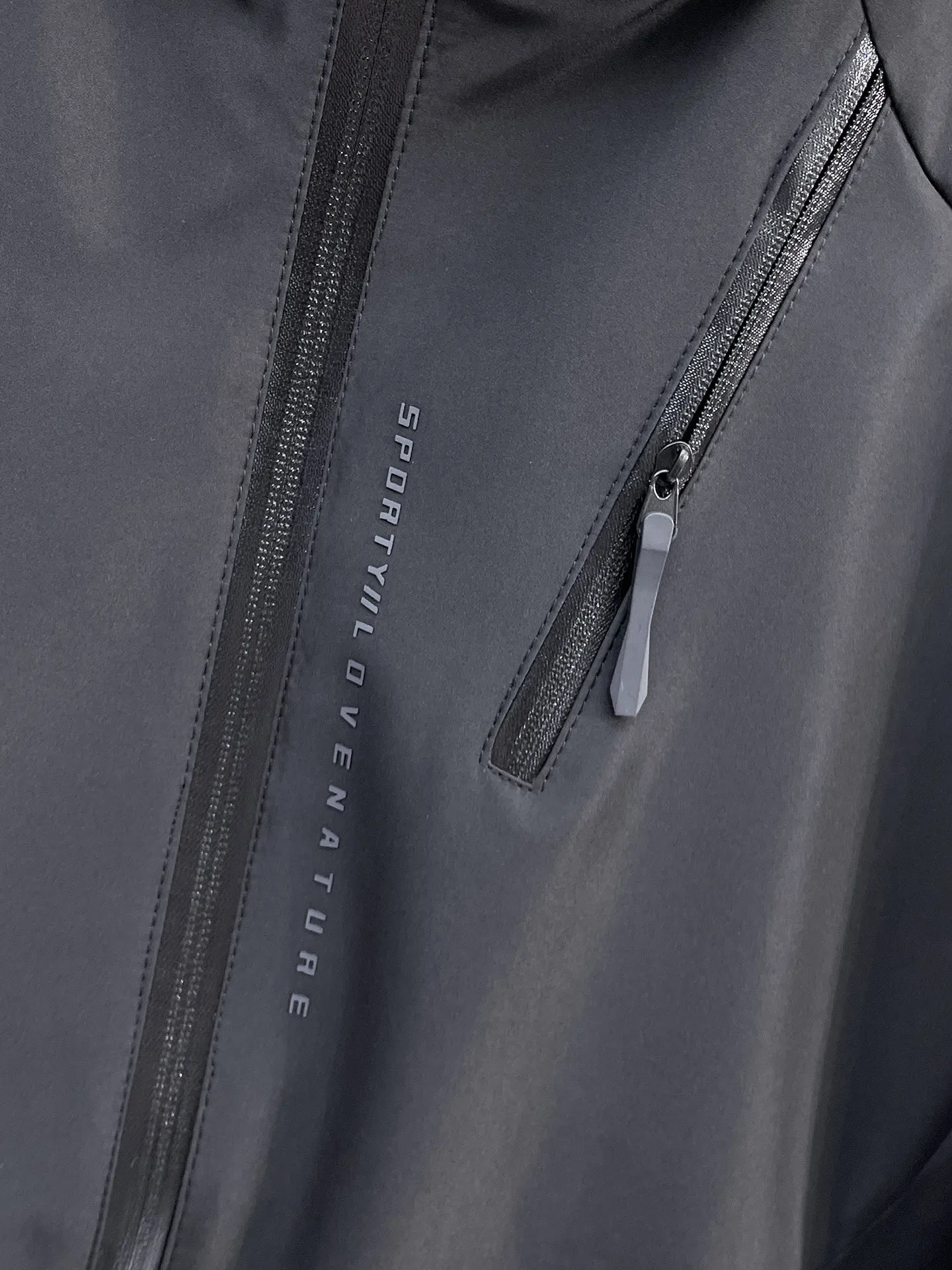 alo official website Same Style, complete with three labels, on sale in advance. 2026 Autumn and Winter New Arrival men's jacket, reversible Original with complete three labels. Premium version. Customized fabrics at the counter. Breathable, high comfort, impeccable details, brand element design concept, reflecting high quality. It feels delicate and soft, presents a casual cut, and has a great upper body shape. Sizes: M～3XL,