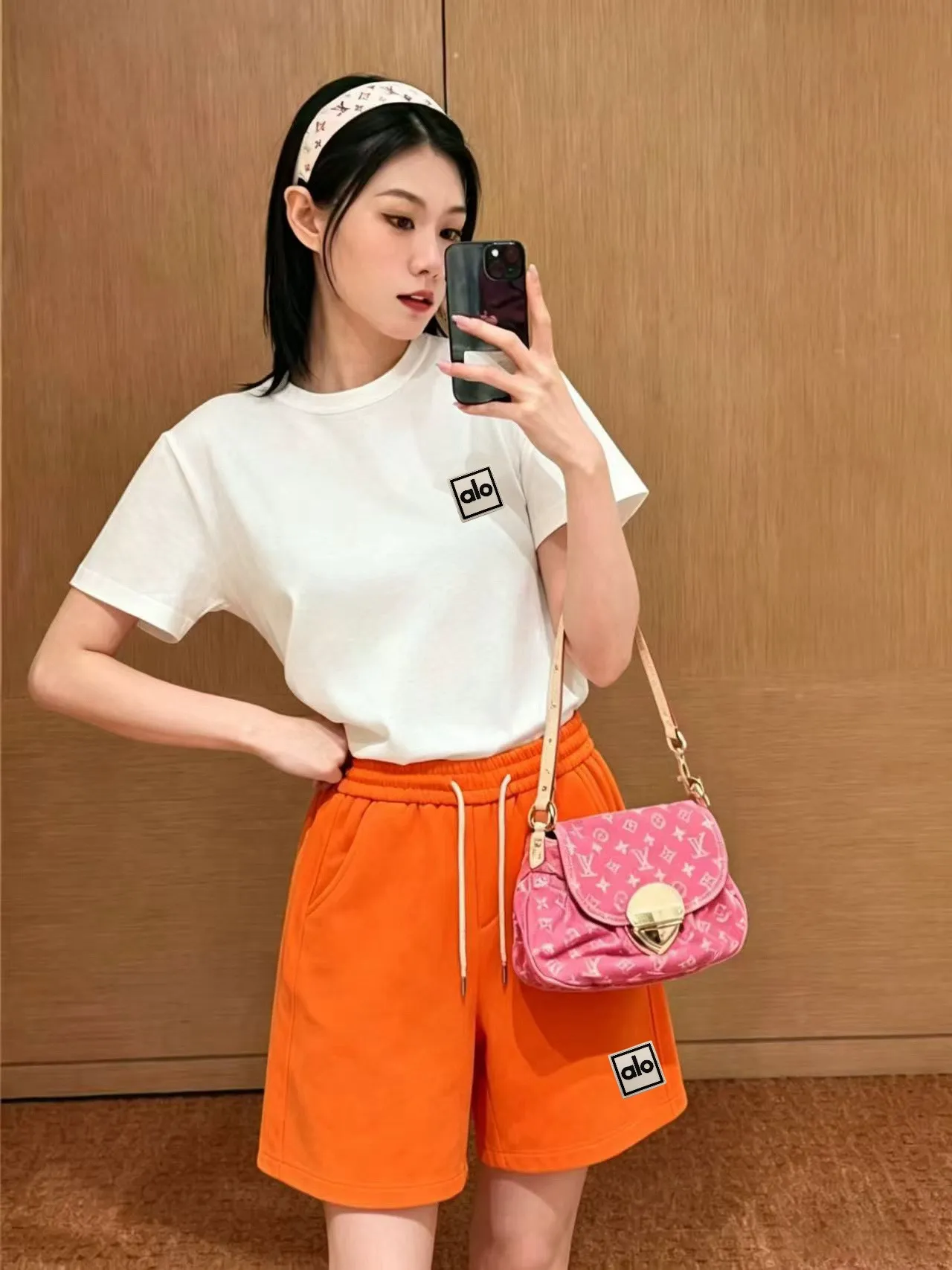 High Quality Suit ALO❤️ 2025 New Arrival summer casual suit, with exquisite and high-end details, full of high-end feeling. Customized Premium liquid ammonia cotton fabric, the upper body is crisp and stylish, comfortable and not tight. The clean and neat tailoring is full of urban style. You will feel good when you wear it. It is the first choice for Premium fashionistas. The upper body effect is super good! Sizes:S-2XL (please state your height and weight when placing an order)