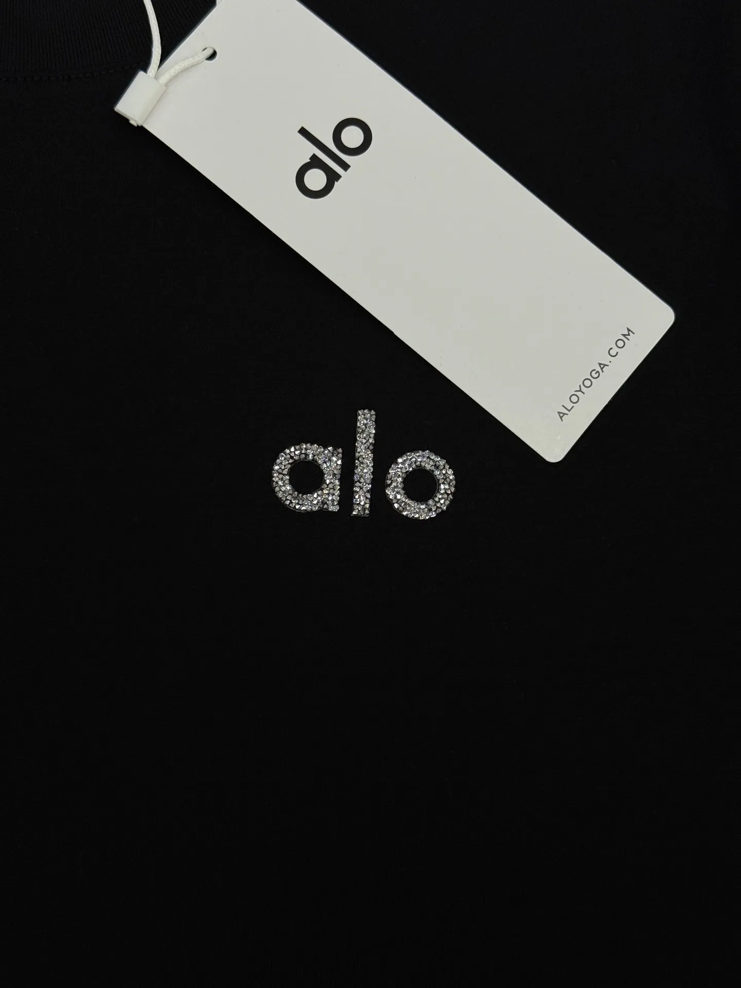 190 ⚜️alo New Arrival mercerized cotton T-shirt, made of high-quality 190g mercerized cotton, soft, smooth and breathable, super comfortable to wear in summer! Simple round neck + "alo" logo on the chest, low-key and recognizable. Slim fit, suitable for wearing alone or layered, creating a casual style easily. The alo brand focuses on comfort and fashion. It can be easily used in daily life, sports and vacations. It is a must-have item in Versatile wardrobe! All three standards! Color: Black.White.Sizes: M-3XL slim fit ❗️ (S and 4XL can be customized) 175/145 pounds recommended XL