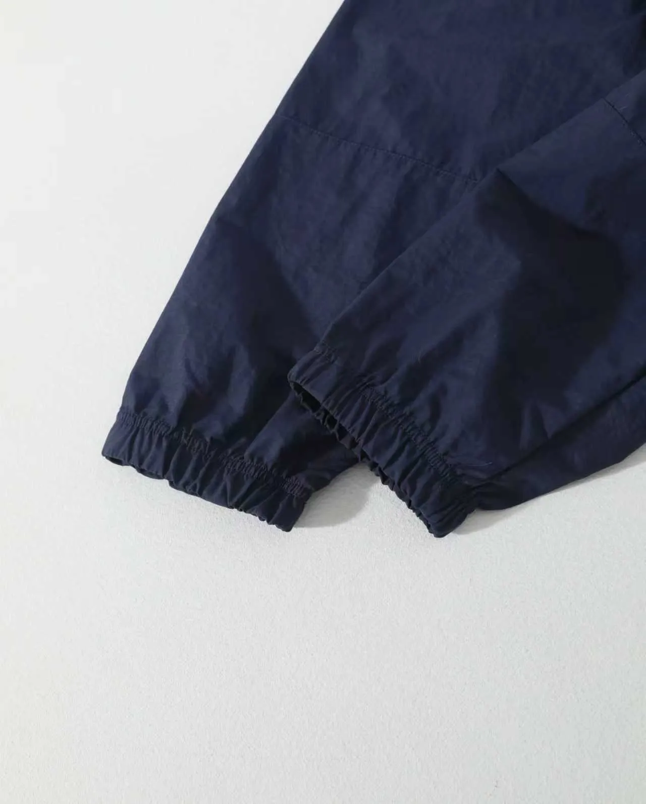 Style No.: NH 09# Color: Black/Blue/Light Khaki/Moonlight Gray Size: S M L "As soon as you pull the collar, your temperament changes instantly." Actual user feedback: Long-term UV blocking, you are not afraid of the dark when running outdoors or being exposed to the sun. You save money on sun protection clothing. It can be worn in all seasons. Men and women have the same style🉑