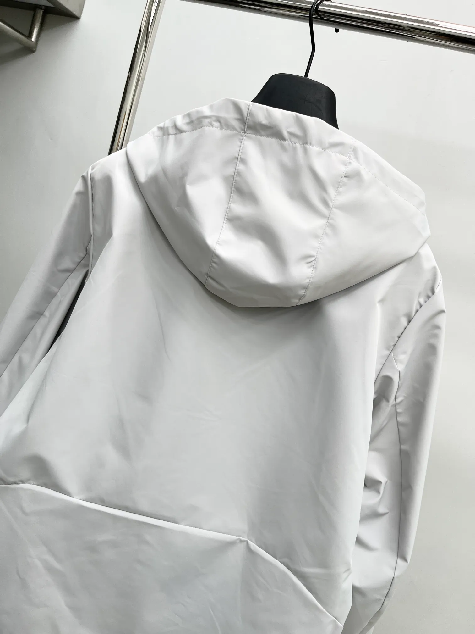 ALO 2026 Autumn and Winter New Arrival jacket, Original three-label premium version, counter-customized fabrics, Breathable, high comfort, impeccable details, brand element design concept, reflecting high quality. It feels delicate and soft, presents a casual cut, and has a great upper body shape. Sizes: M～3XL