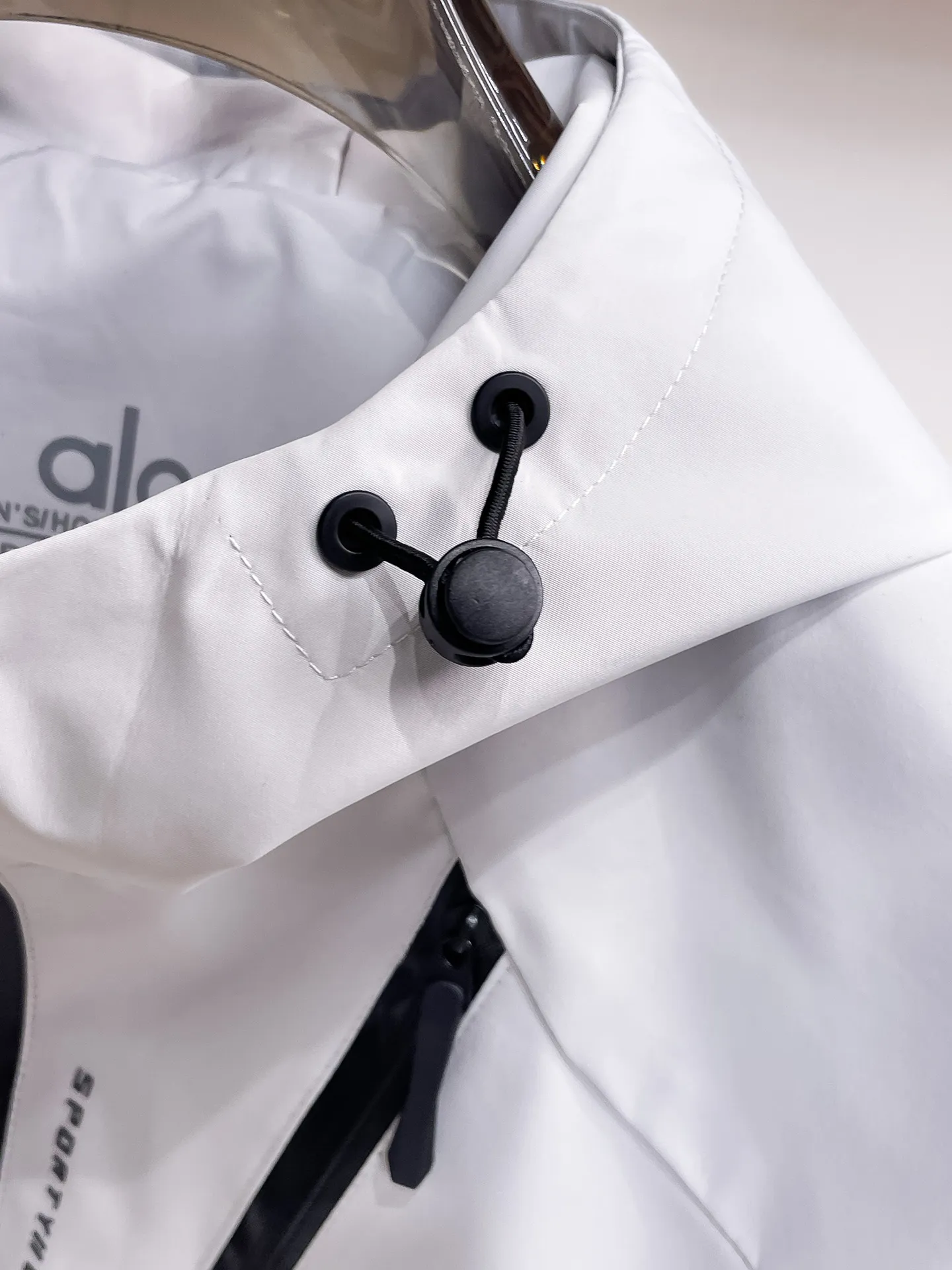 alo official website Same Style, complete with three labels, on sale in advance. 2026 Autumn and Winter New Arrival men's jacket, reversible Original with complete three labels. Premium version. Customized fabrics at the counter. Breathable, high comfort, impeccable details, brand element design concept, reflecting high quality. It feels delicate and soft, presents a casual cut, and has a great upper body shape. Sizes: M～3XL,