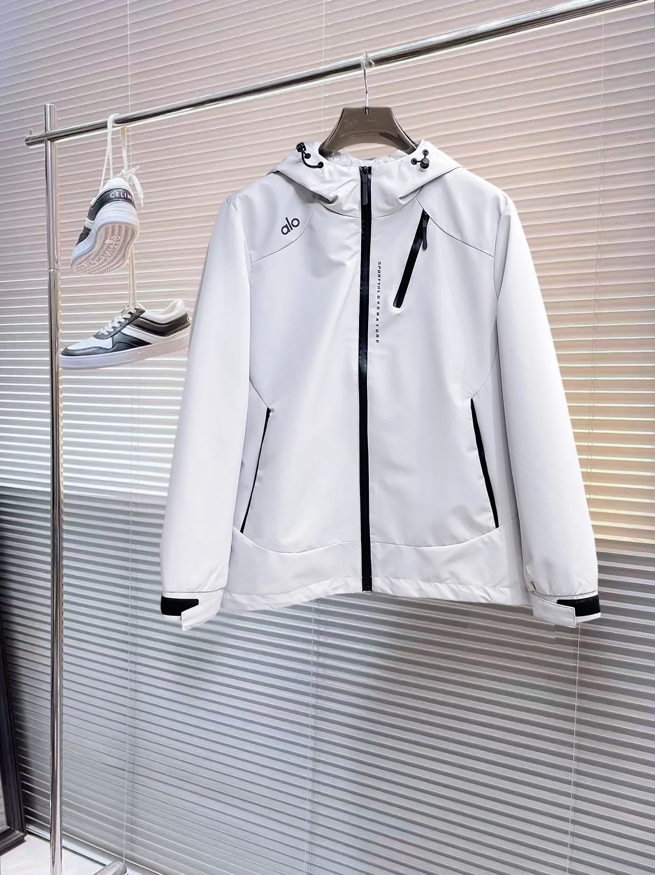 alo official website Same Style, complete with three labels, on sale in advance. 2026 Autumn and Winter New Arrival men's jacket, reversible Original with complete three labels. Premium version. Customized fabrics at the counter. Breathable, high comfort, impeccable details, brand element design concept, reflecting high quality. It feels delicate and soft, presents a casual cut, and has a great upper body shape. Sizes: M～3XL,