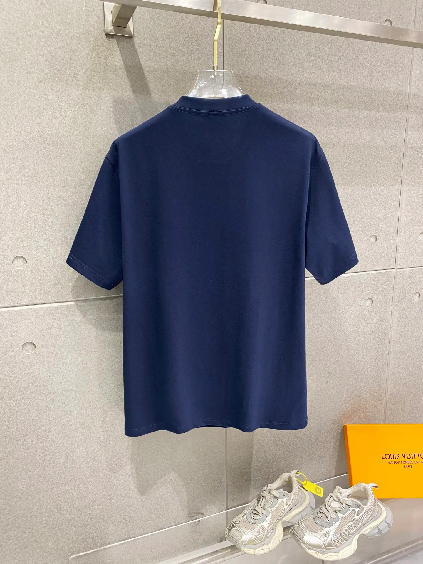 alo， ，Classic logo ， Quality Original ， ， ， Premium 。 ！ :Black White，Royal Blue Sizes: S-XXL : g