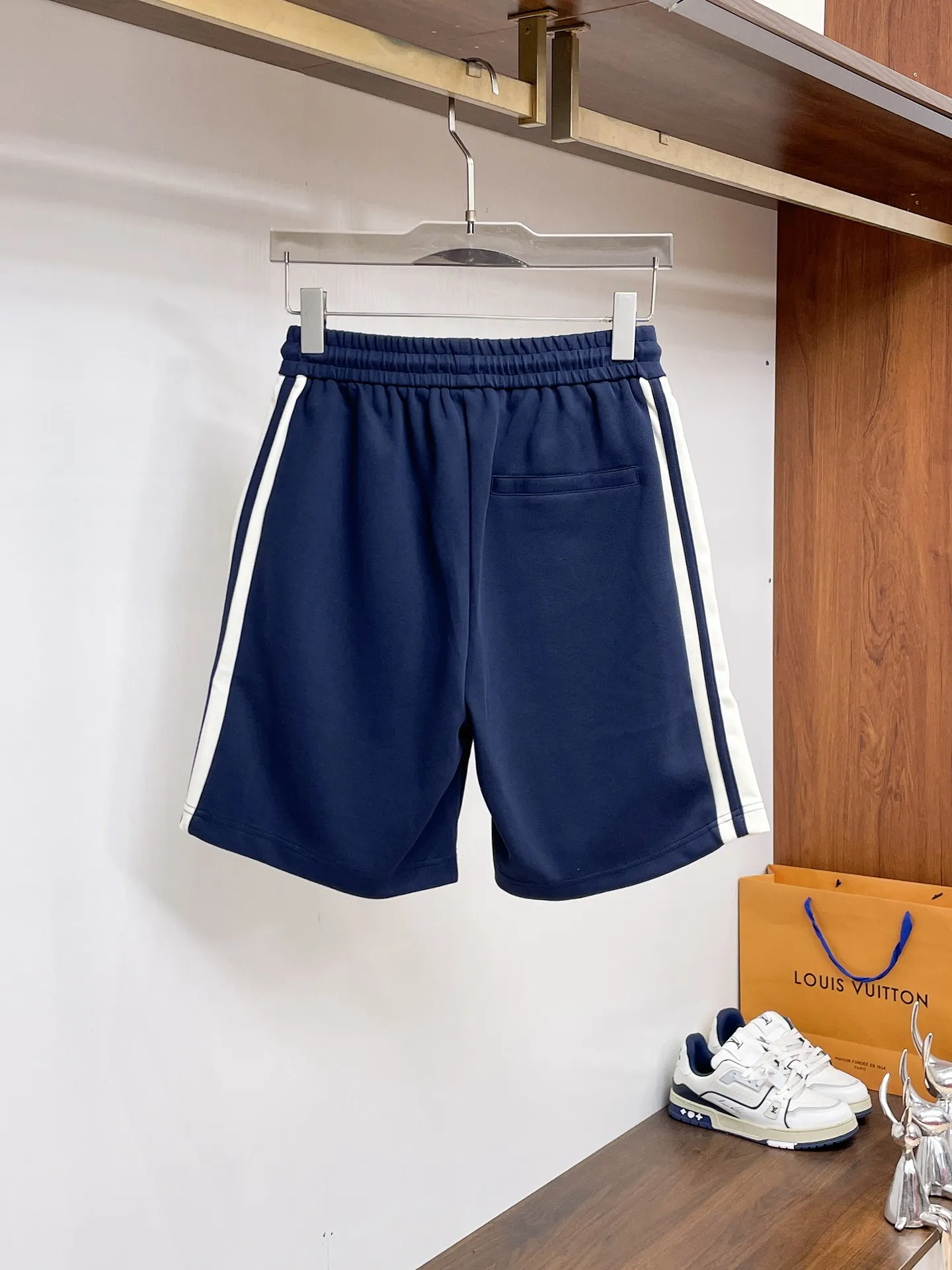 alo*😘2026ss new spring and summer men's casual shorts Premium version Customized imported cotton fabric Original hardware accessories Embroidered logo simple and neat Quality workmanship with exquisite details Simple and generous Versatile style The upper body is elegant and handsome 🌹 A new sense of sight Invincible appearance The upper body is not picky 👍🏻 Sizes: M-3XL