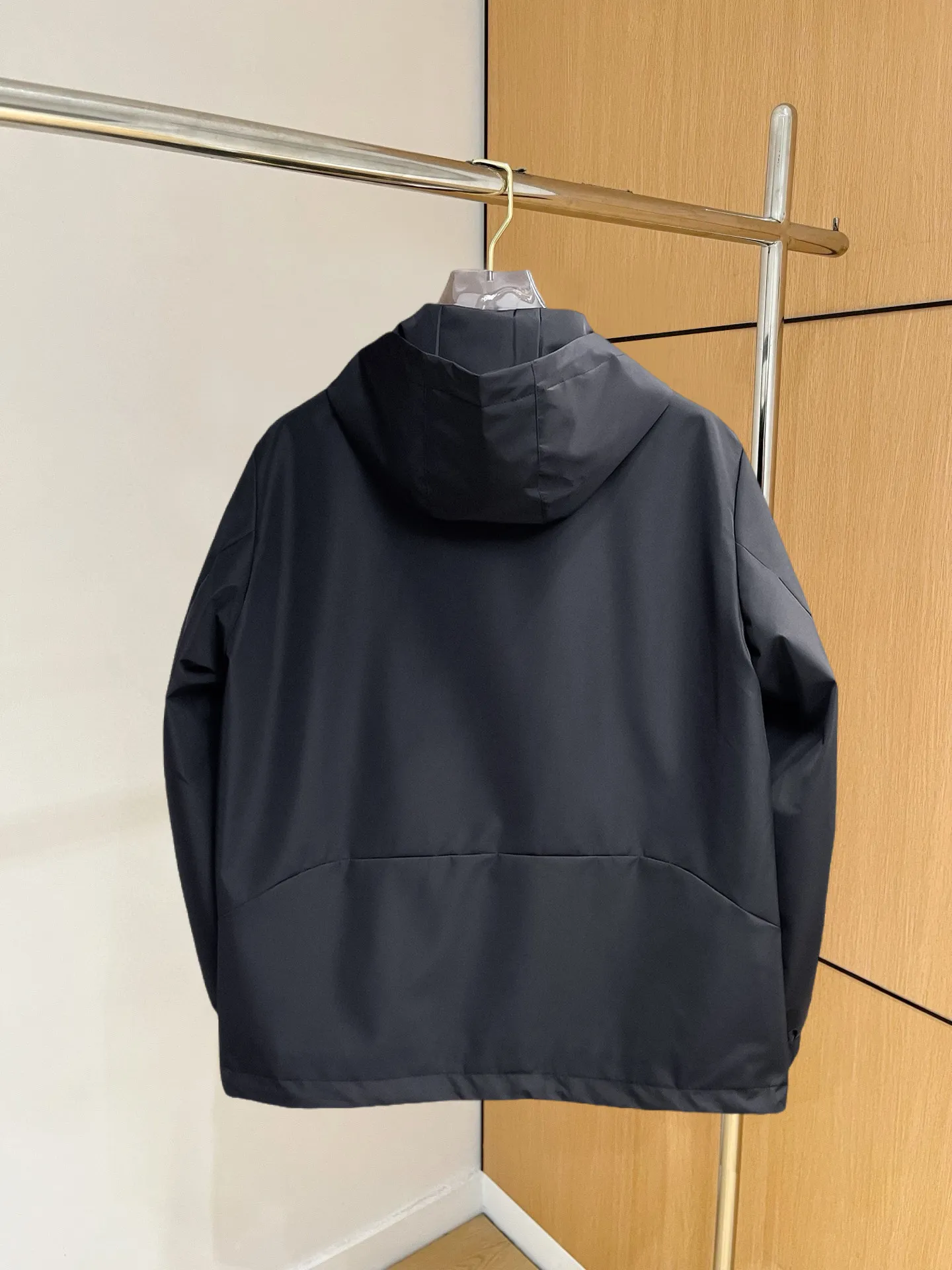 alo official website Same Style, complete with three labels, on sale in advance. 2026 Autumn and Winter New Arrival men's jacket, reversible Original with complete three labels. Premium version. Customized fabrics at the counter. Breathable, high comfort, impeccable details, brand element design concept, reflecting high quality. It feels delicate and soft, presents a casual cut, and has a great upper body shape. Sizes: M～3XL,