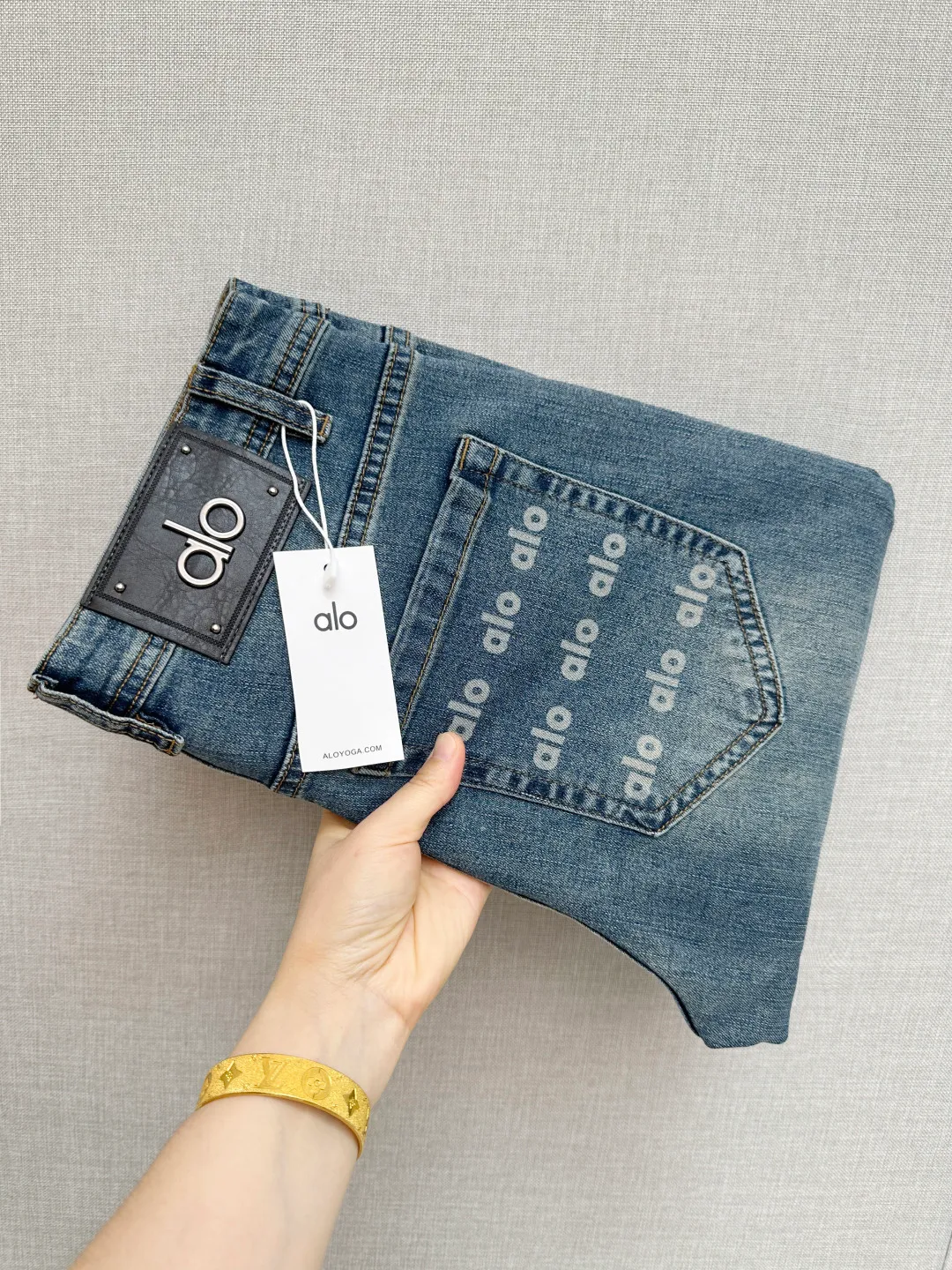 New products at the counter, original jeans, made by original heavy industry, brand Classic LOGO design, complete with three standards! Original hardware accessories. The customized denim fabrics at the counter are completely matched to the counter. You are welcome to try them on before buying. Don’t be afraid of comparing good products. Sizes:29—38
