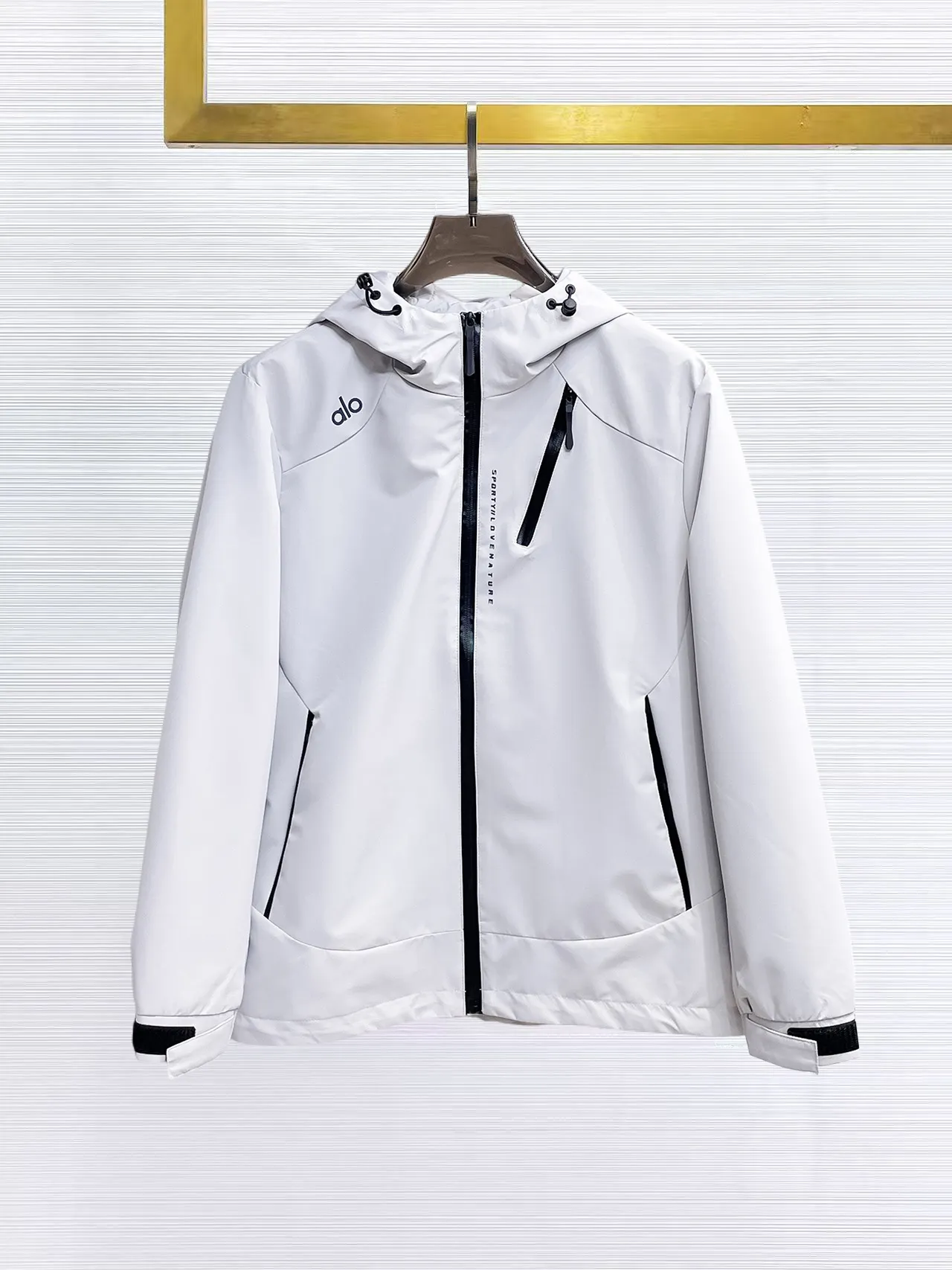 alo official website Same Style, complete with three labels, on sale in advance. 2026 Autumn and Winter New Arrival men's jacket, reversible Original with complete three labels. Premium version. Customized fabrics at the counter. Breathable, high comfort, impeccable details, brand element design concept, reflecting high quality. It feels delicate and soft, presents a casual cut, and has a great upper body shape. Sizes: M～3XL,
