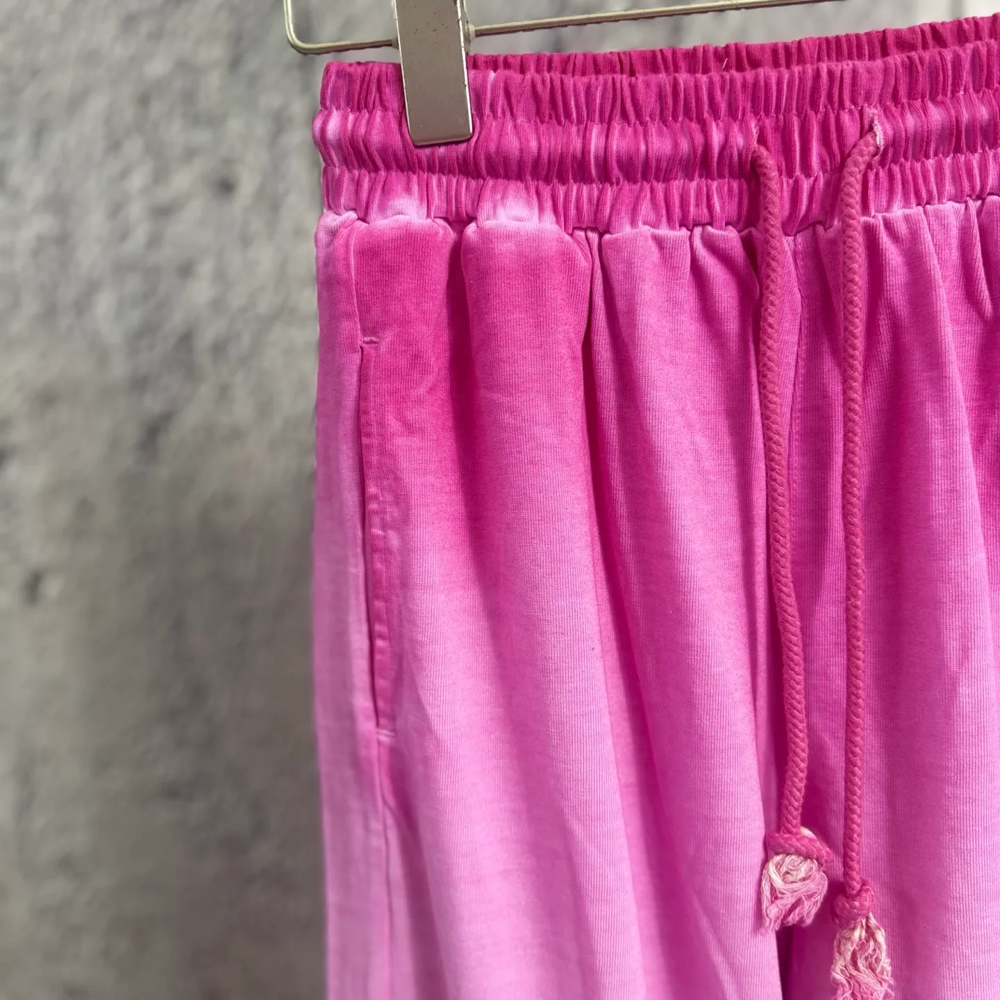 "𝙉𝙚𝙬⚜️alo" 2026 Spring and Summer New Arrival straight trousers for men and women Same Style gram pure cotton Retro old gradient three-dimensional sequin print Color: Pink Fluorescent Green Gray Military Green Sizes: S M L XL XXL