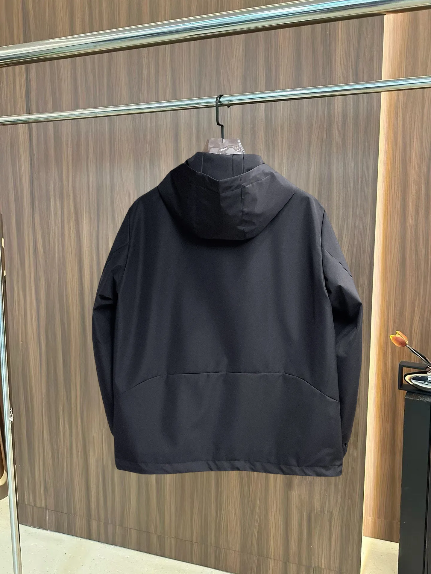 alo official website Same Style, complete with three labels, on sale in advance. 2026 Autumn and Winter New Arrival men's jacket, reversible Original with complete three labels. Premium version. Customized fabrics at the counter. Breathable, high comfort, impeccable details, brand element design concept, reflecting high quality. It feels delicate and soft, presents a casual cut, and has a great upper body shape. Sizes: M～3XL,