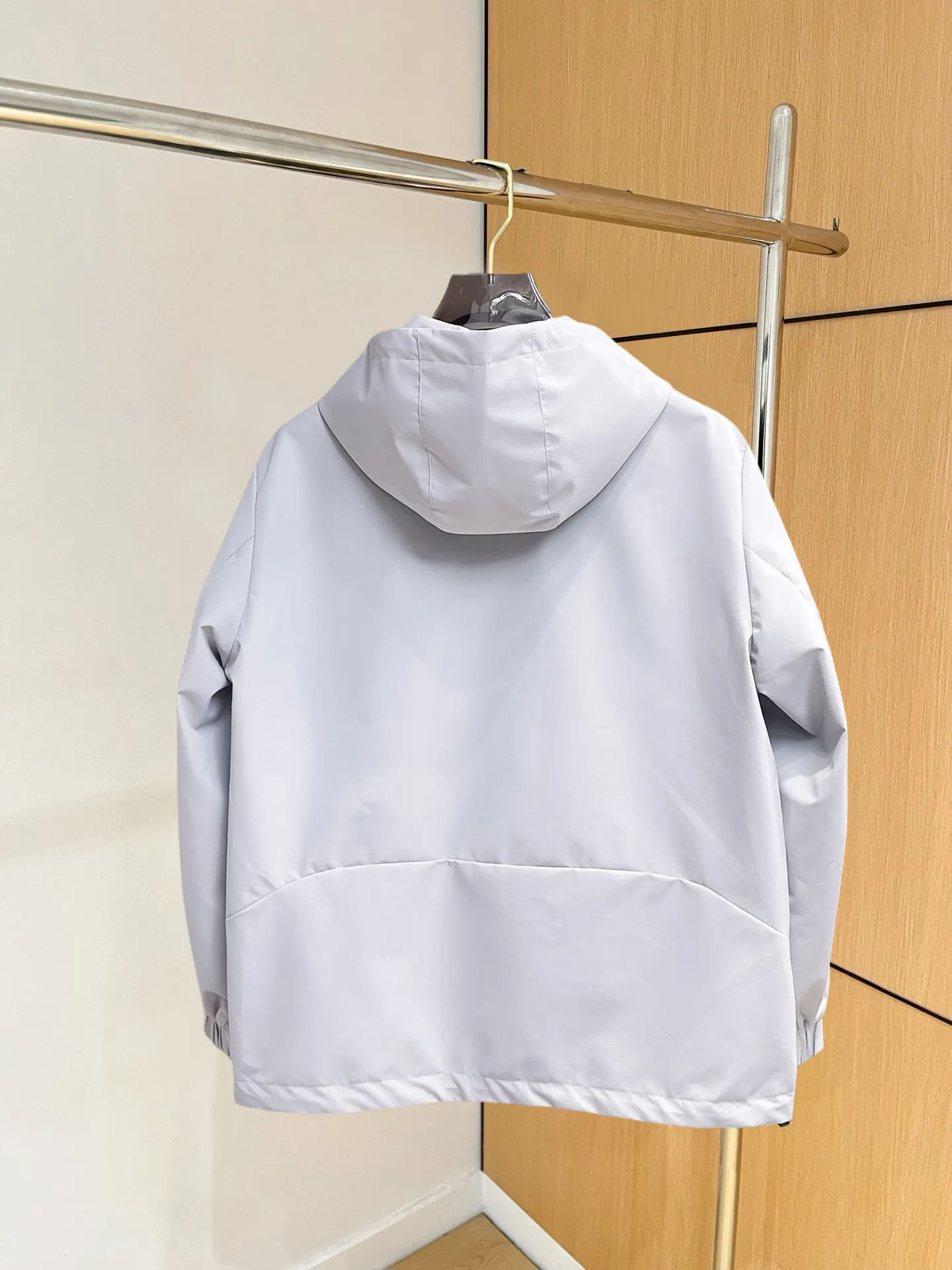 alo official website Same Style, complete with three labels, on sale in advance. 2026 Autumn and Winter New Arrival men's jacket, reversible Original with complete three labels. Premium version. Customized fabrics at the counter. Breathable, high comfort, impeccable details, brand element design concept, reflecting high quality. It feels delicate and soft, presents a casual cut, and has a great upper body shape. Sizes: M～3XL,