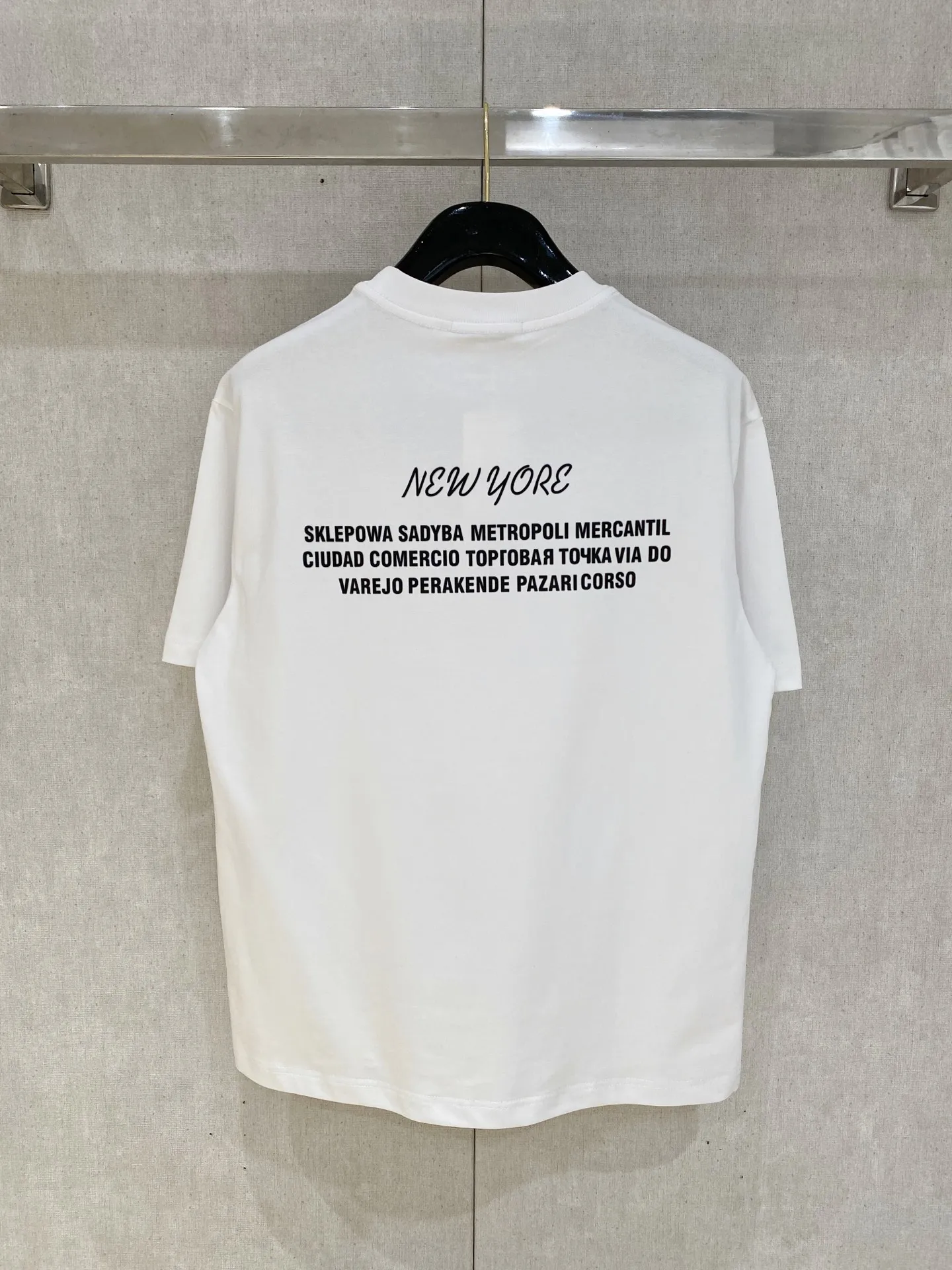 ALO 2026 Spring/Summer New Arrival Short Sleeve Available in three colors: white/red/black, the bright yellow “alo” logo is eye-catching, comfortable Versatile, unlocking the relaxed and fashionable sense of sports and daily life Sizes: M-3XL