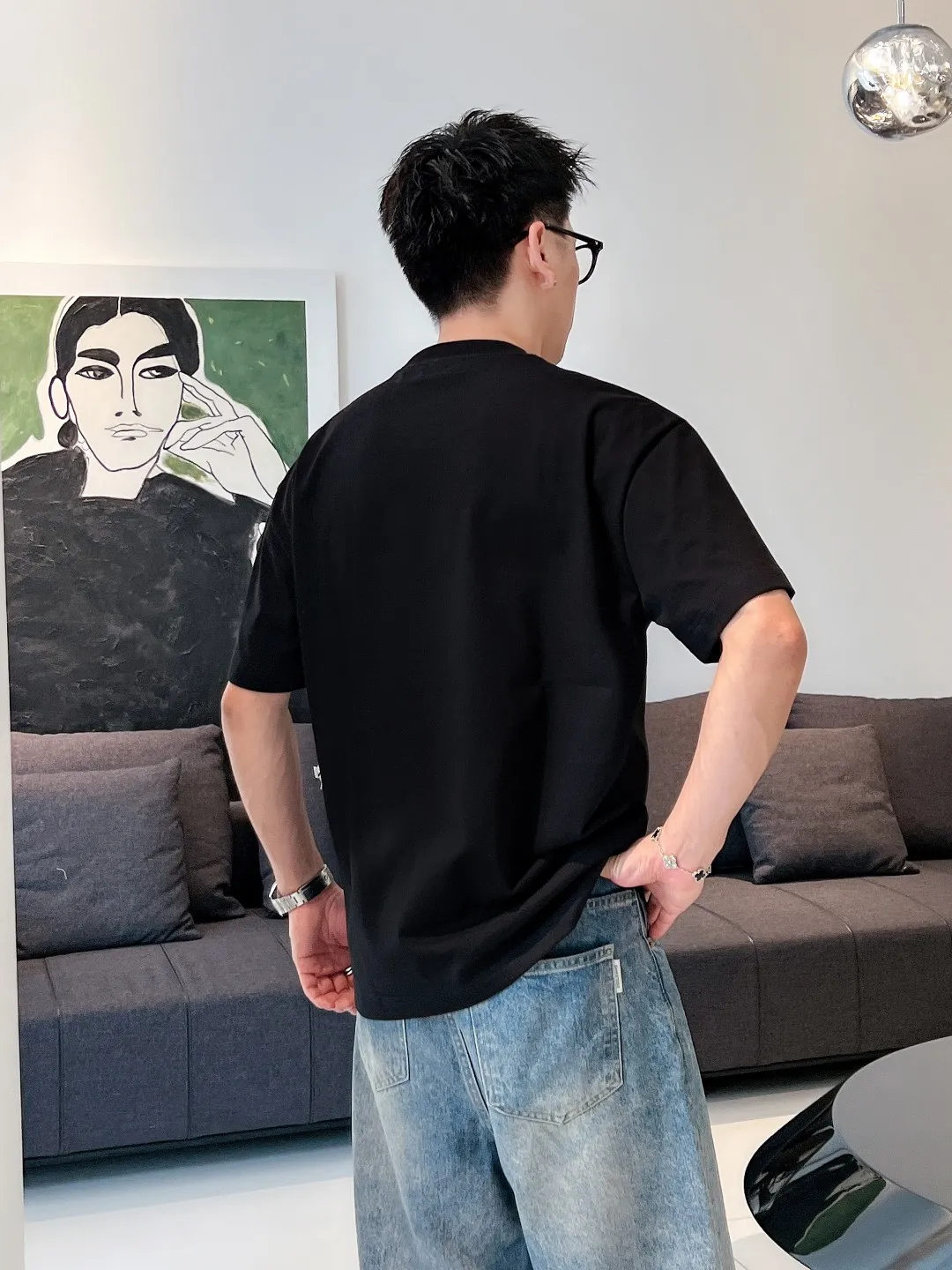 alo spring and summer New Arrival first counter New Arrival short-sleeved round neck T-shirt Premium customized design avant-garde and fashionable! Premium customized high-count cotton fabric. Soft to the touch. Comfortable to wear. Counter-level exquisite stitching. Fine workmanship. The upper body effect is incomparably handsome! A must-have item for a stylish man! Sizes:S-2XL