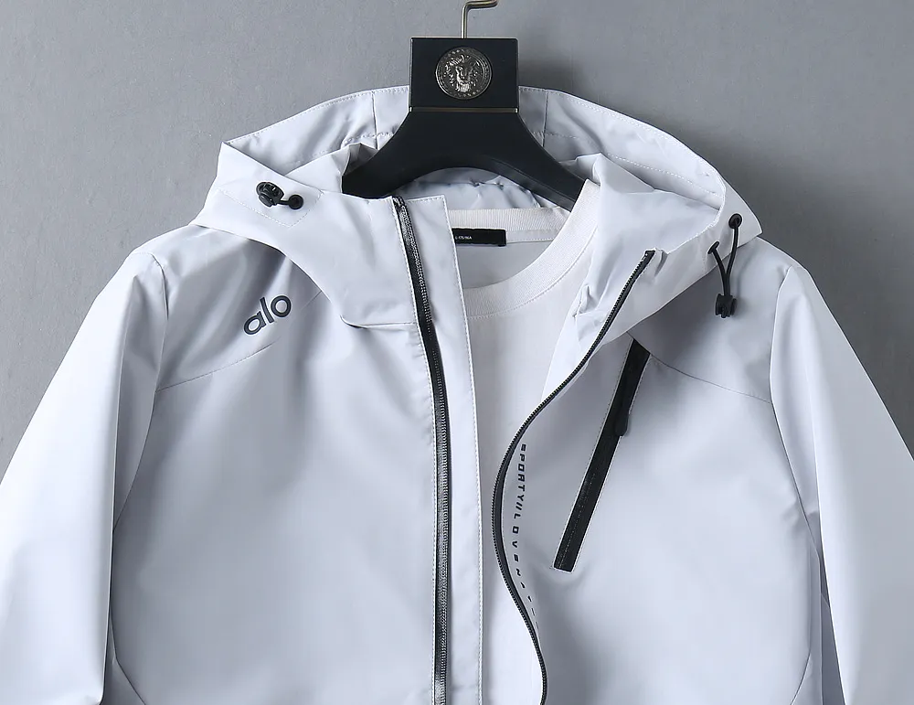 alo official website Same Style, complete with three labels, on sale in advance. 2026 Autumn and Winter New Arrival men's jacket, with Original three labels, Premium version. Customized fabrics at the counter. Breathable, high comfort, impeccable details, brand element design concept, reflecting high quality. It feels delicate and soft, presents a casual cut, and has a great upper body shape. Sizes: M～3XL