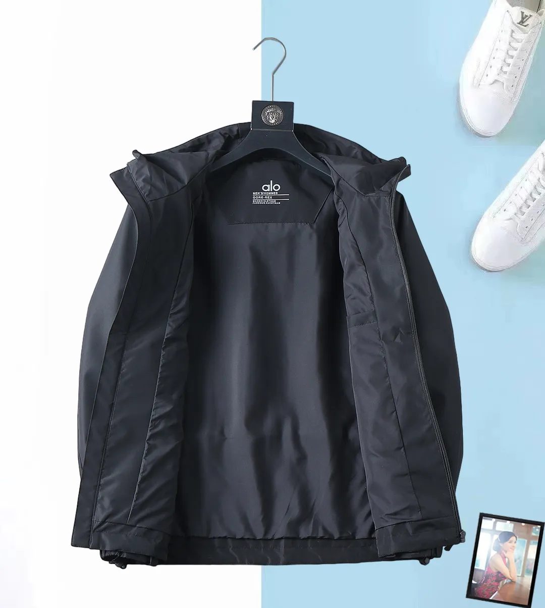 alo official website Same Style, complete with three labels, on sale in advance. 2026 Autumn and Winter New Arrival men's jacket, with Original three labels, Premium version. Customized fabrics at the counter. Breathable, high comfort, impeccable details, brand element design concept, reflecting high quality. It feels delicate and soft, presents a casual cut, and has a great upper body shape. Sizes: M～3XL