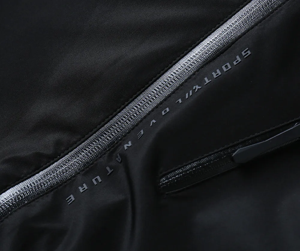 alo official website Same Style, complete with three labels, on sale in advance. 2026 Autumn and Winter New Arrival men's jacket, with Original three labels, Premium version. Customized fabrics at the counter. Breathable, high comfort, impeccable details, brand element design concept, reflecting high quality. It feels delicate and soft, presents a casual cut, and has a great upper body shape. Sizes: M～3XL