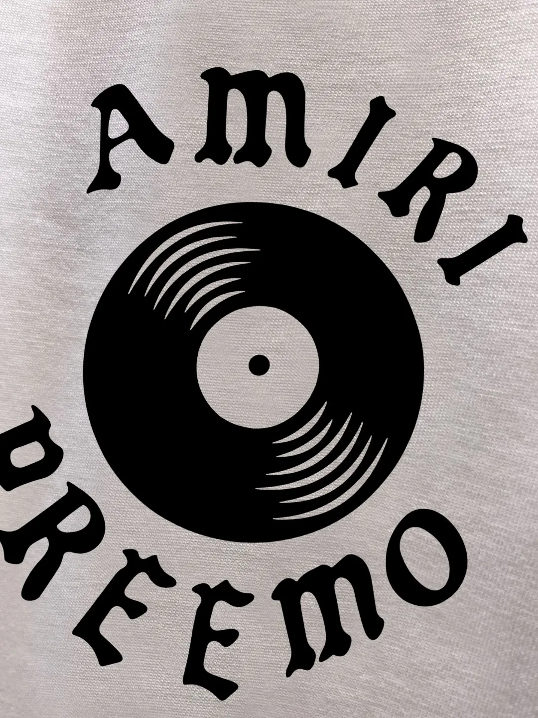 "𝙉𝙚𝙬🤍🖤AMIRI" 2026 Autumn and Winter Counter New Arrival Fashionable and casual bottoming shirt, long-sleeved T-shirt, made of high-density pure cotton fabric with exquisite original logo. It has both comfort and breathability, and is extremely soft. It is very handsome whether worn alone or as an inner layer. It conforms to men’s practical dressing habits and pursues luxury, noble and elegant style, creating extraordinary men’s taste. The visual effect is very good, the grade is very high, simple and fashionable, and it is a must-have choice for leisure and business! Color: White Black Sizes: S M L