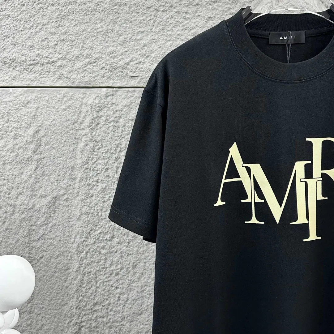 Amiri*Emile 2026 Early Spring and Summer New Arrival Customized plain cotton double yarn fabric Short-sleeved T-shirt Classic letter three-dimensional flocking technology Men and women Same Style Color: Black White Size: S (90-130 pounds) M (120-150 pounds) L (140-165 pounds) XL (160-180 pounds) XXL (180 pounds)