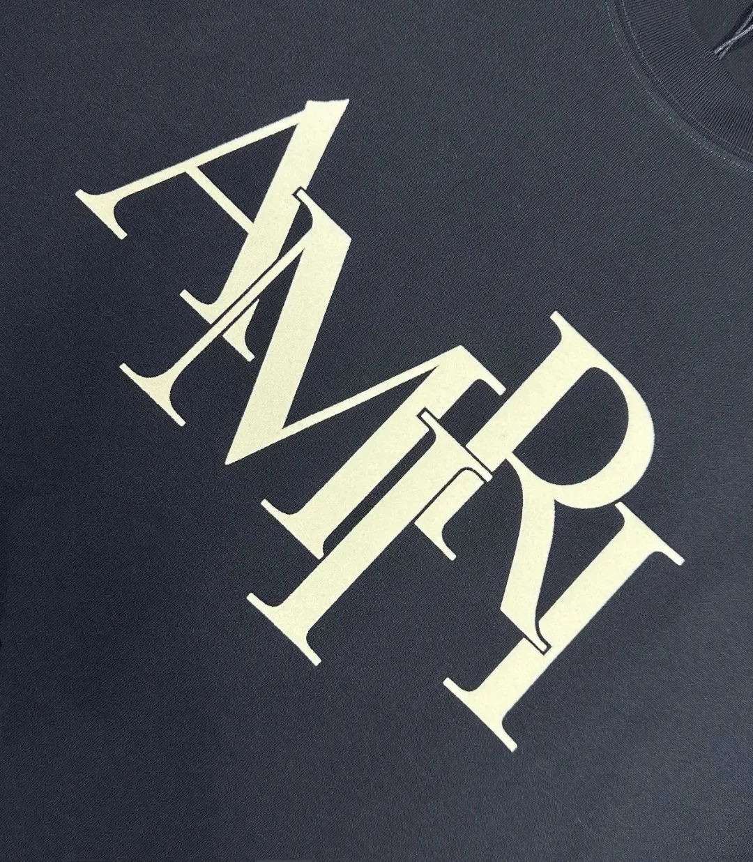 Amiri*Emile 2026 Early Spring and Summer New Arrival Customized plain cotton double yarn fabric Short-sleeved T-shirt Classic letter three-dimensional flocking technology Men and women Same Style Color: Black White Size: S (90-130 pounds) M (120-150 pounds) L (140-165 pounds) XL (160-180 pounds) XXL (180 pounds)