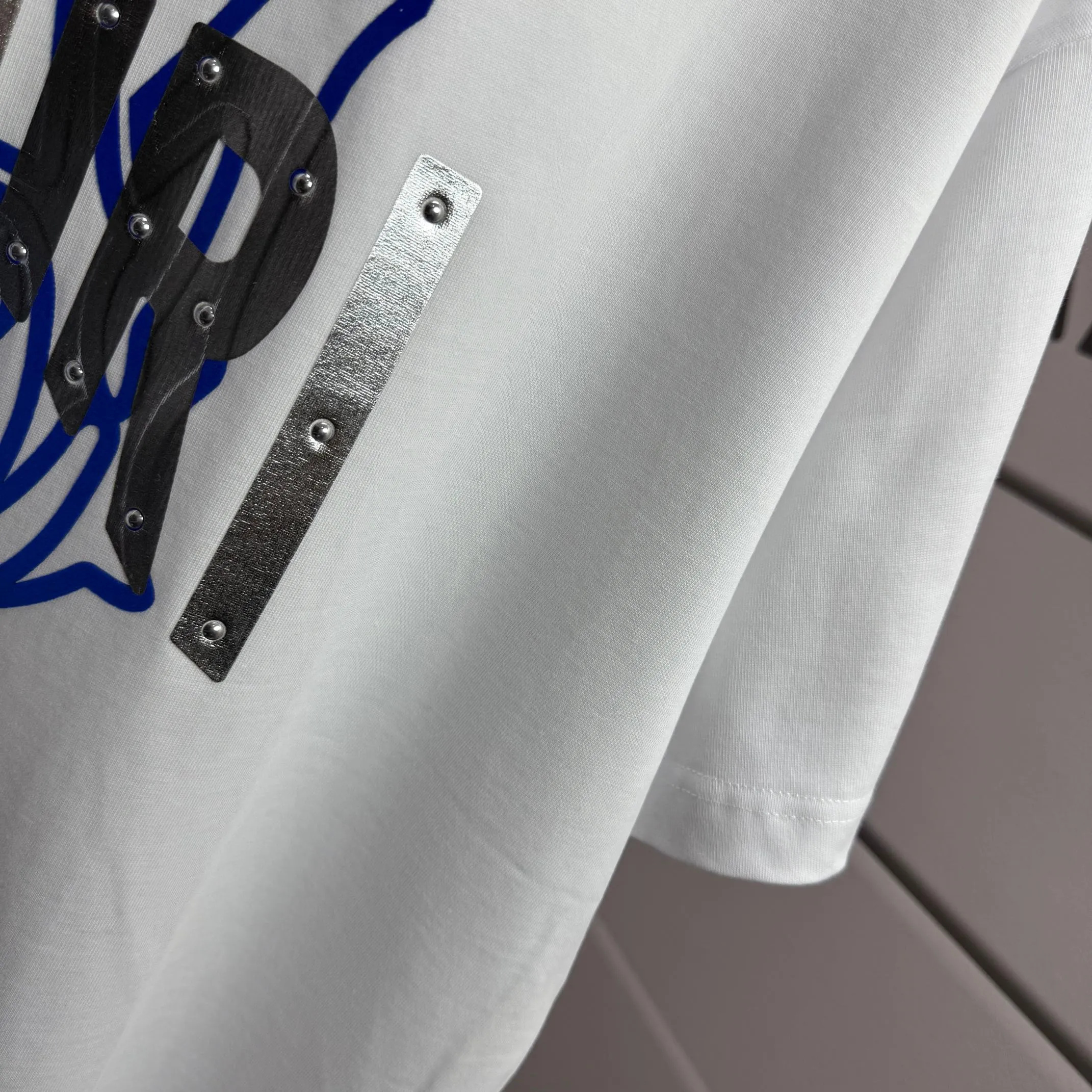 # 95 Amiri* 2026 New Arrival T Classic Silver + Same Style ：Black White Size： S （90-130 ） M （120-150 ） L （140-165 ） XL （160-180 ） XXL （180 ）