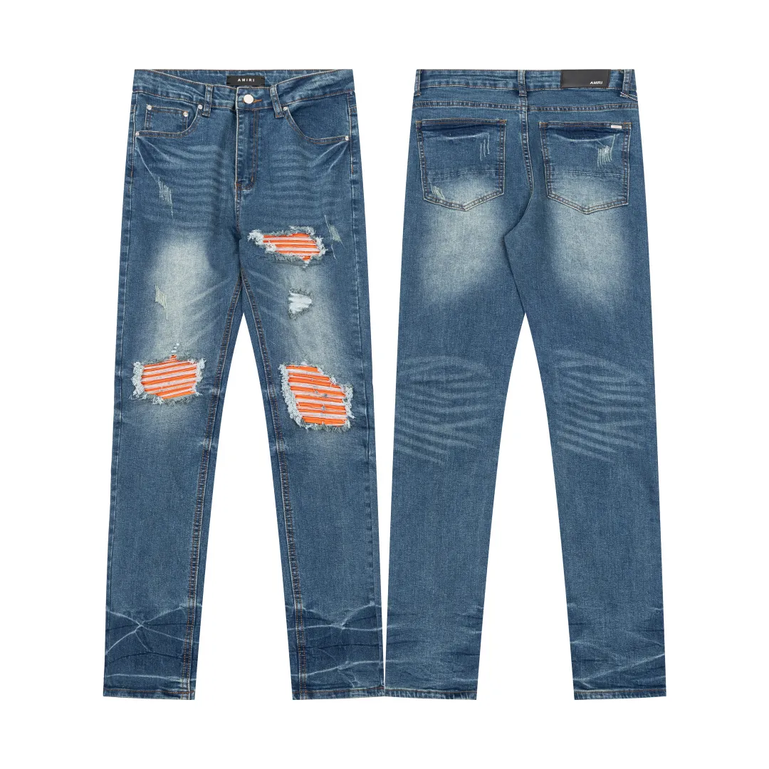 (Top version) AMIRI's new high-luxury heavy-duty stretch washed hole patch high-street fashionable men's and women's couple jeans AMIRI's family uses organic long-staple cotton denim fabrics originating in Los Angeles this year! After a pure natural alkaline phosphatase washing process, the special blue Gray tone is noble and high-end. It feels skin-friendly and delicate, and the inner layer is particularly comfortable when touching the skin! The elastic spandex component makes it particularly comfortable for daily activities. The original and rare Premium fabric is a rare find! Details after details! Amiri's New Arrival high street luxury jeans in Los Angeles mall! The front and back pieces have undergone a multi-layered three-dimensional polishing process, giving the upper body a stylish texture! The metal laser embossed MA metal Brown Nappa leather label on the waist is very exquisite! The pockets are also inlaid with tungsten steel metal logos, and the interior has exquisite ceiling-level workmanship! Hot sale jeans in Los Angeles counters! Enjoy the quality when you wear it yourself, and the value is high as a gift! Manage any large-scale business occasions and Premium private clubs without stress! Highly recommended to buy! Style number: 2042 Color: Blue Size: 28 30 32 34