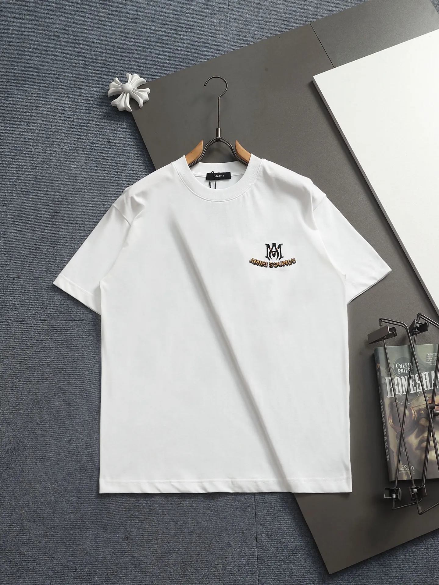 AMIRI 2026 New Arrival Same Style👫 T ， ！ ， ， logo ！ ， Versatile， ， ！ ！ Classic Versatile T ， logo ！ ！ Quality ， ！！ ：Black White Size：S M L XL XXL