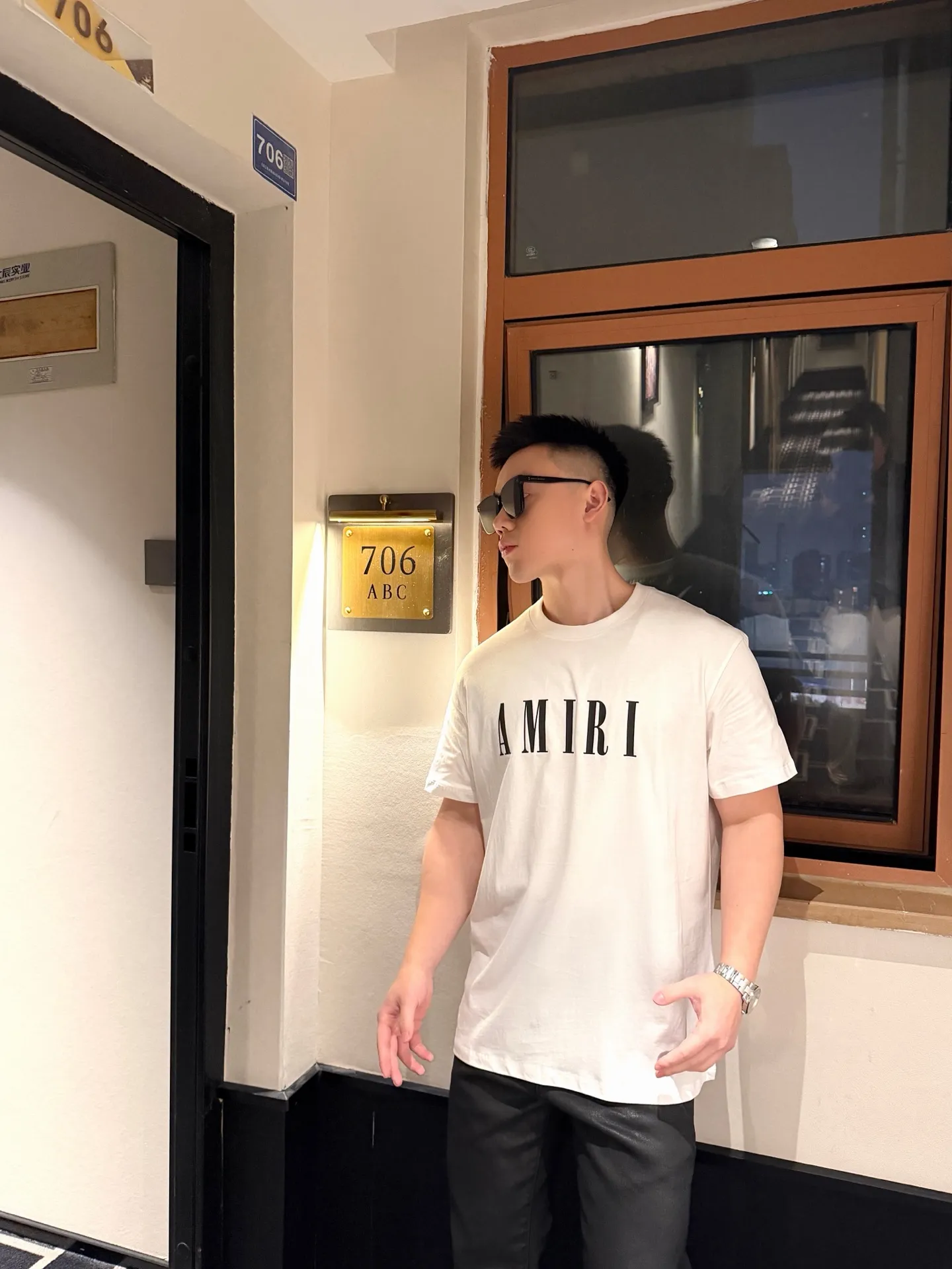 「 」