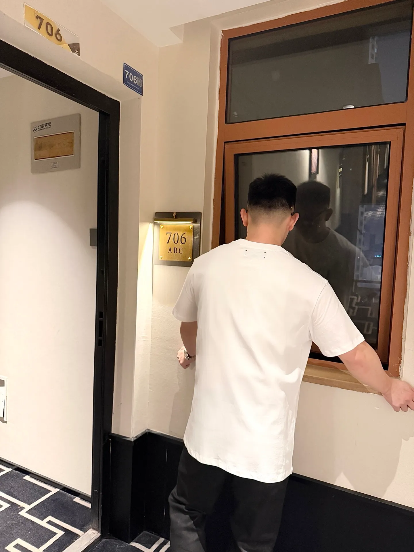「 」