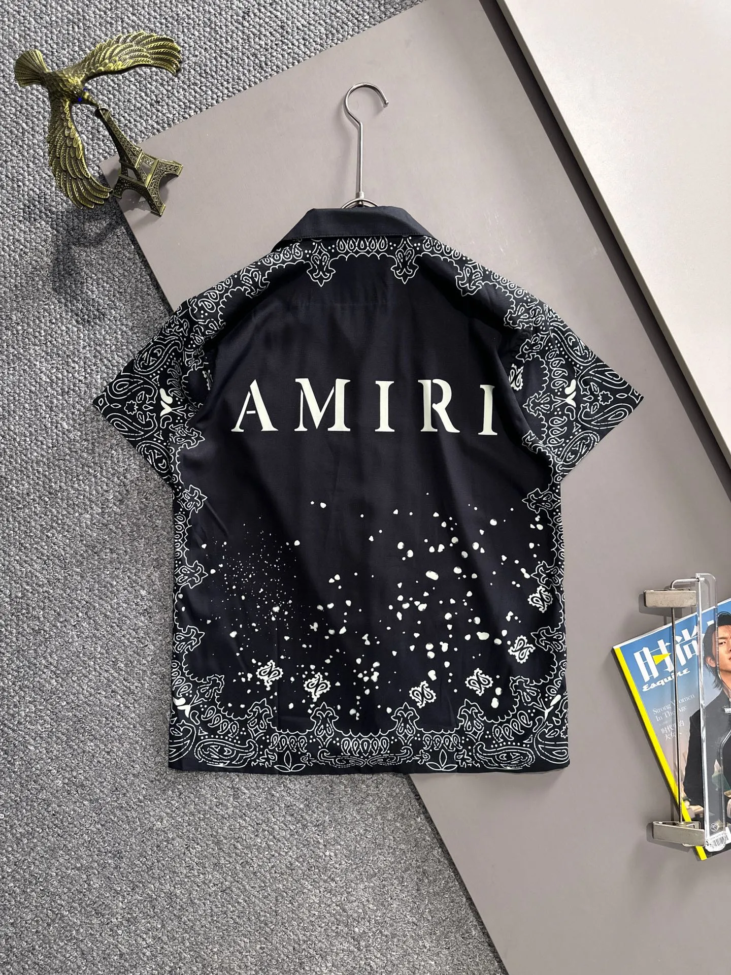AMIRI 2026 Spring/Summer Classic LOGO design full-print suit, made of light cotton with full-body digital printing, made of high-quality polyester fiber fabric, the pants are lined with Breathable mesh, and are carefully crafted into a standard fit, which can be matched separately with clothes. Versatile style for leisure time! The Classic logo on the whole body is very eye-catching, showing a sense of luxury and style, becoming the mainstream of Classic and never going out of style with a hint of elegance! Stunningly handsome Classic with dashing looks. Same Style for men and women. Sizes: M-3XL (Please note your height and weight when placing an order)