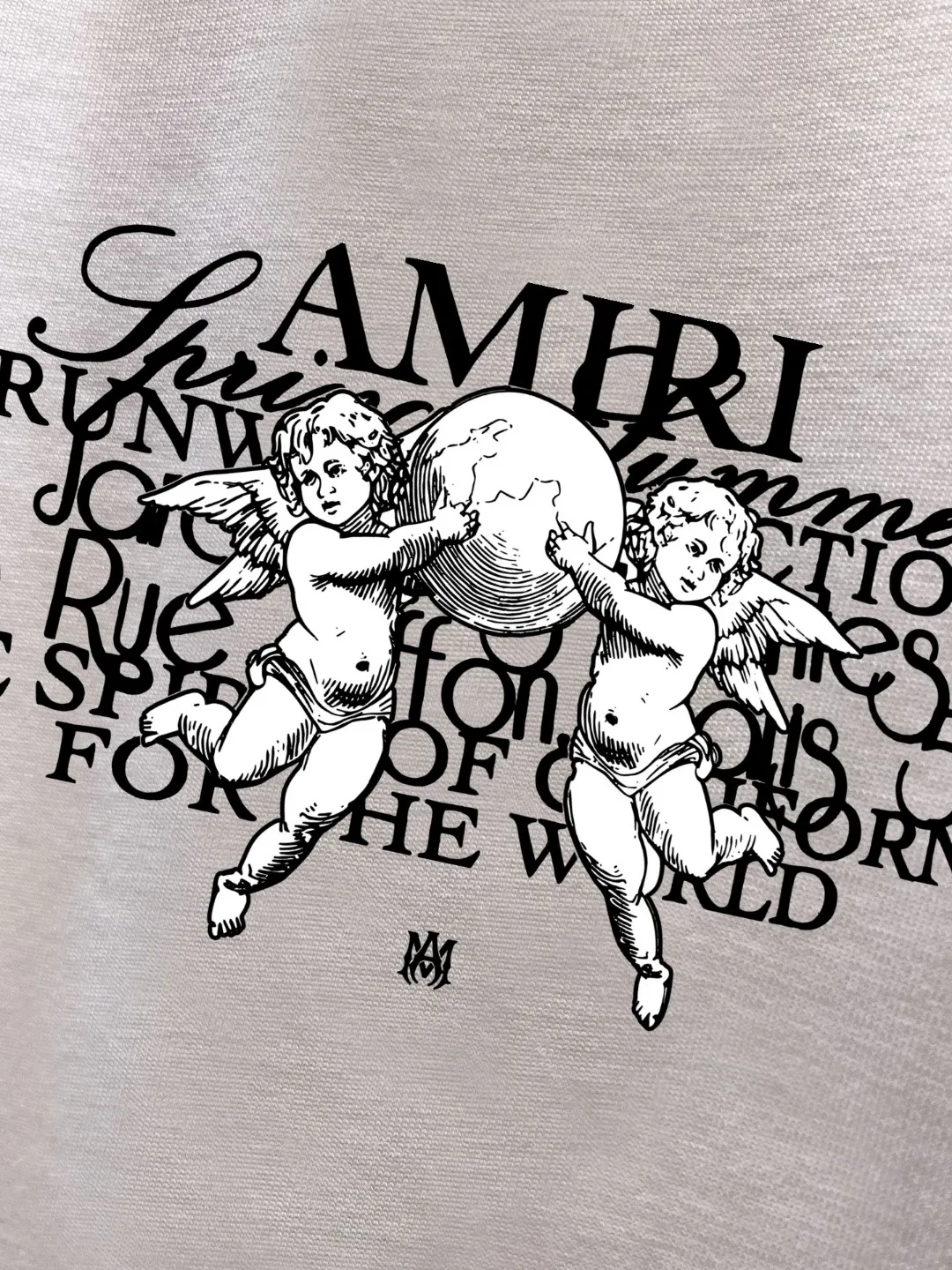 "𝙉𝙚𝙬🤍🖤AMIRI" 2026 Autumn and Winter Counter New Arrival Fashionable and casual bottoming shirt, long-sleeved T-shirt, made of high-density pure cotton fabric with exquisite original logo. It has both comfort and breathability, and is extremely soft. It is very handsome whether worn alone or as an inner layer. It conforms to men’s practical dressing habits and pursues luxury, noble and elegant style, creating extraordinary men’s taste. The visual effect is very good, the grade is very high, simple and fashionable, and it is a must-have choice for leisure and business! Color: White Black Sizes: S M L