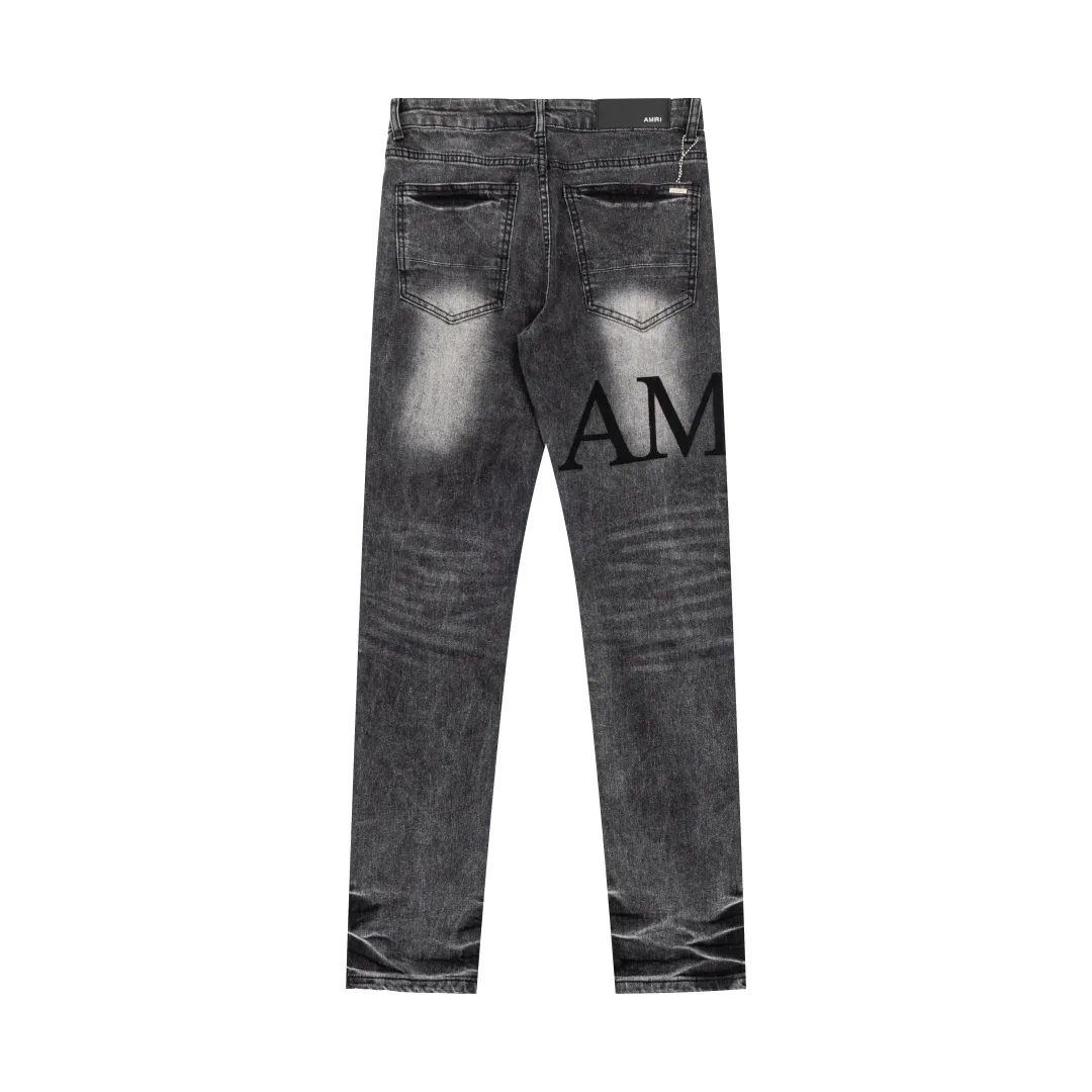 (Top version) AMIRI's new high-luxury heavy-duty stretch water patch embroidered high-street trendy men's and women's couple jeans AMIRI's family uses organic long-staple cotton denim fabrics originating in Los Angeles this year! After a pure natural alkaline phosphatase washing process, the special blue Gray tone is noble and high-end. It feels skin-friendly and delicate, and the inner layer is particularly comfortable when touching the skin! The elastic spandex component makes it particularly comfortable for daily activities. The original and rare Premium fabric is a rare find! Details after details! Amiri's New Arrival high street luxury jeans in Los Angeles mall! The front and back pieces have undergone multi-layered three-dimensional polishing process, giving the upper body a stylish texture! The metal laser embossed MA metal Brown Nappa leather label on the waist is very exquisite! The pockets are also inlaid with tungsten steel metal logos, and the interior has exquisite ceiling-level workmanship! Hot sale jeans in Los Angeles counters! Enjoy the quality when you wear it yourself, and the value is high as a gift! Manage any large-scale business occasions and Premium private clubs without stress! Highly recommended to buy! Style number: 2057 Color: Black Size: 28 30 32 34