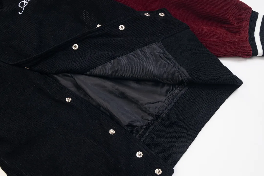 Ami ， Ami ， Black+ Red ，White ， ， ！ , ， Retro ➕ 🦴 ， . Same Style ：Black Size：XS-L
