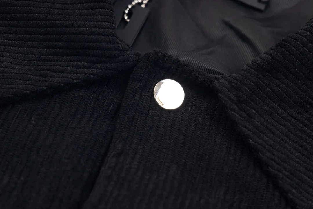 Ami ， Ami ， Black+ Red ，White ， ， ！ , ， Retro ➕ 🦴 ， . Same Style ：Black Size：XS-L