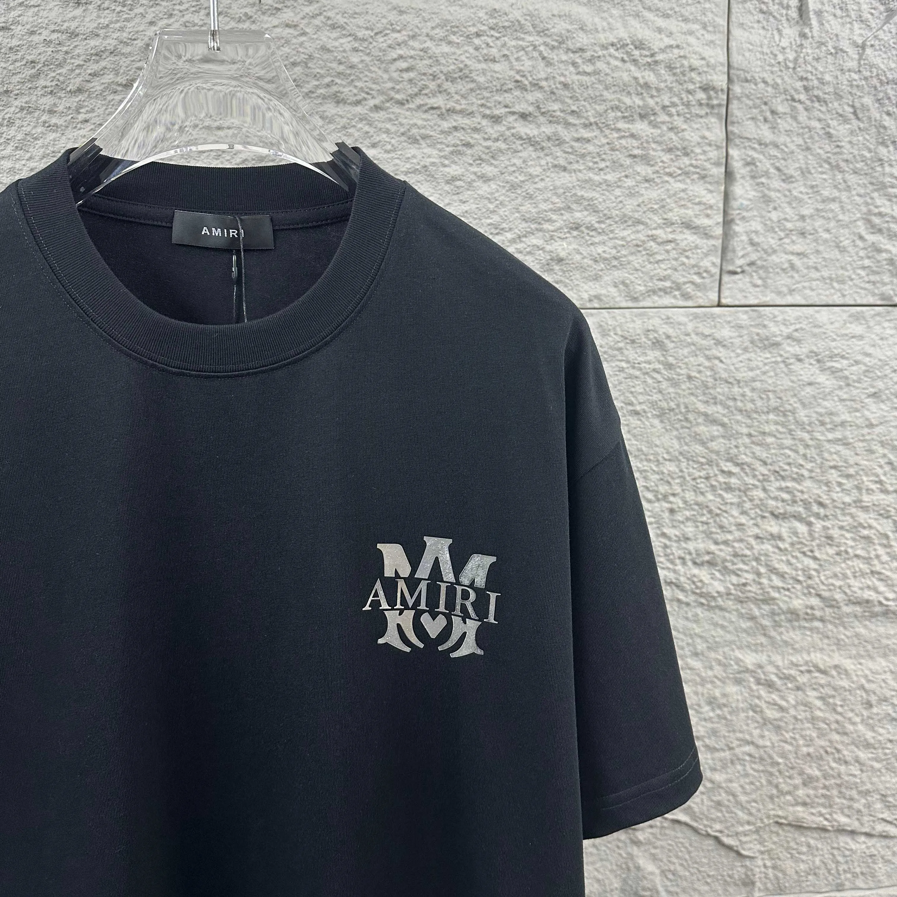 Amiri*Emile 2026 Early Spring and Summer New Arrival Customized plain cotton double yarn fabric Short-sleeved T-shirt Classic letter silvering process Men and women Same Style Color: Black White Size: S (90-130 pounds) M (120-150 pounds) L (140-165 pounds) XL (160-180 pounds) XXL (180 pounds)