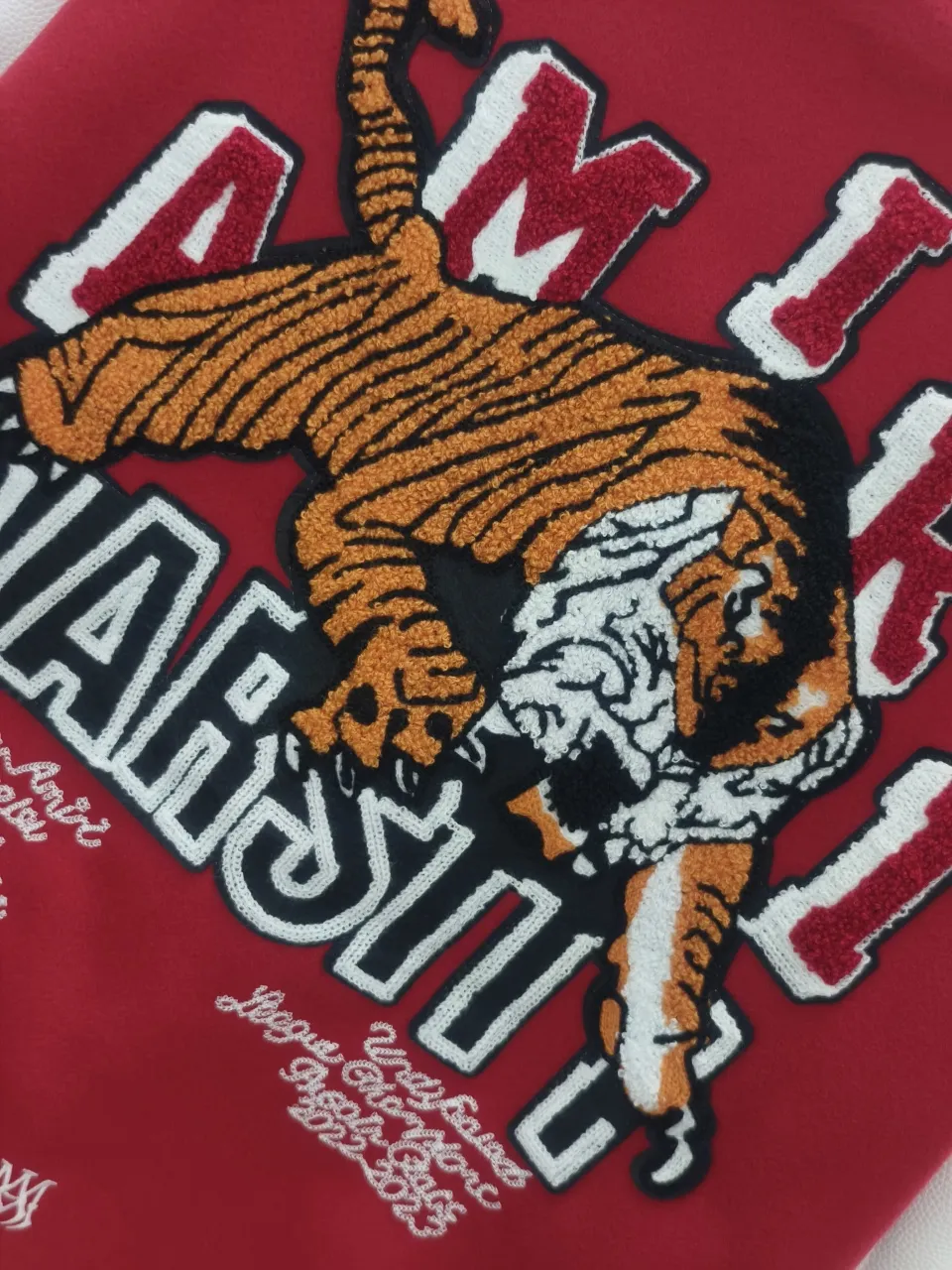 🀄[Real auction] AMIRI New Arrival tiger towel embroidery 10000 needle embroidery baseball jacket, high weight dragon and phoenix nylon fabric with pebbled leather sleeves, heavy metal buttons restored to the extreme, 10000 needle embroidery showing details Color: Red Sizes: M L XL XXL