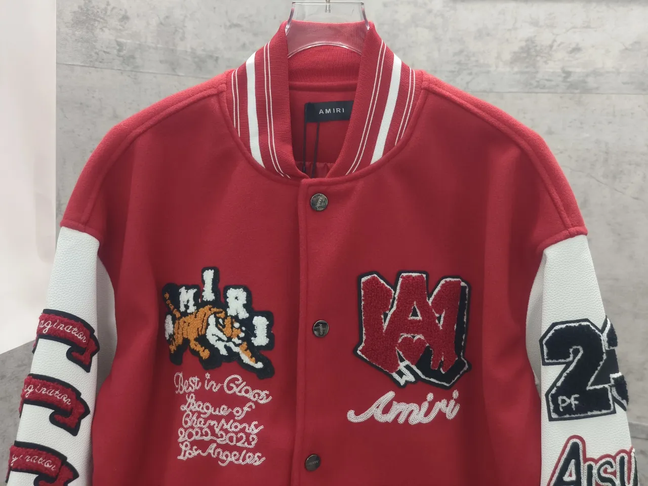 🀄[Real auction] AMIRI New Arrival tiger towel embroidery 10000 needle embroidery baseball jacket, high weight dragon and phoenix nylon fabric with pebbled leather sleeves, heavy metal buttons restored to the extreme, 10000 needle embroidery showing details Color: Red Sizes: M L XL XXL