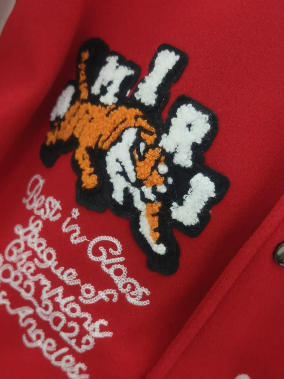 🀄[Real auction] AMIRI New Arrival tiger towel embroidery 10000 needle embroidery baseball jacket, high weight dragon and phoenix nylon fabric with pebbled leather sleeves, heavy metal buttons restored to the extreme, 10000 needle embroidery showing details Color: Red Sizes: M L XL XXL