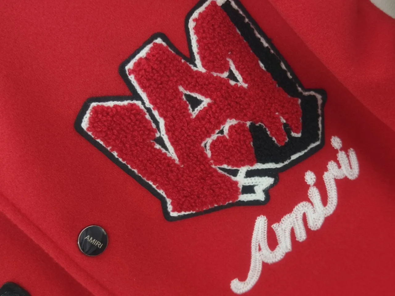 🀄[Real auction] AMIRI New Arrival tiger towel embroidery 10000 needle embroidery baseball jacket, high weight dragon and phoenix nylon fabric with pebbled leather sleeves, heavy metal buttons restored to the extreme, 10000 needle embroidery showing details Color: Red Sizes: M L XL XXL