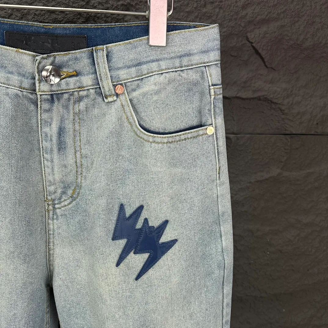 Amexnocap Niche Brand 2025 Early Spring New Arrival Gradient Distressed Lightning Leather Couple Style Washed Jeans High Version High Version Top Ceiling Quality Styles with different washed textures are very friendly to people with thin legs and thick legs. The straight version is very flattering to the leg shape. Moderate length that never goes out of style, easy to match with casually, basic styling for various styles, a must-have in the wardrobe! The fabric is stiff but also makes the upper body soft without losing texture. The washing process is even more perfect. It is a must-have item for everyone! ! ! Washed wheat, hang tag, pants label, three complete labels Color: Blue Size: 28, 30, 32, 34, 36 (five sizes)