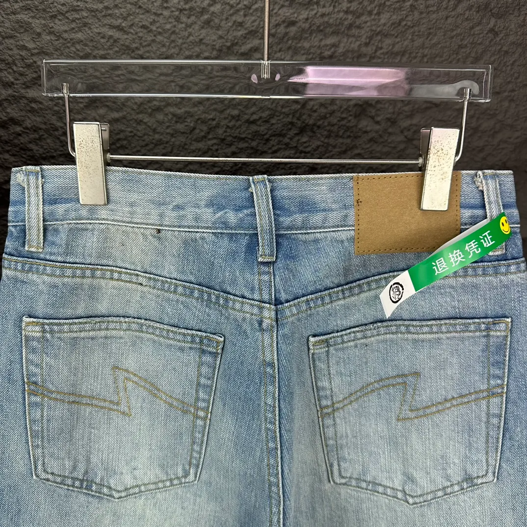 Amexnocap Niche Brand 2024 New Arrival Color Lightning ️Layered Couple Style Washed Jeans High Version High Version Top Ceiling Quality Styles with different washed textures, very friendly to people with thin legs and thick legs. The straight version is very flattering to the leg shape. Moderate length that never goes out of style, easy and casual to match, basic styling for various styles, a must-have in the wardrobe! The fabric is stiff but also makes the upper body soft without losing texture. The washing process is even more perfect. It is a must-have item for everyone! ! ! Washed wheat, hang tag, pants label, three labels complete Color: Light Blue Size: 28, 30, 32, 34, 36 (five sizes)