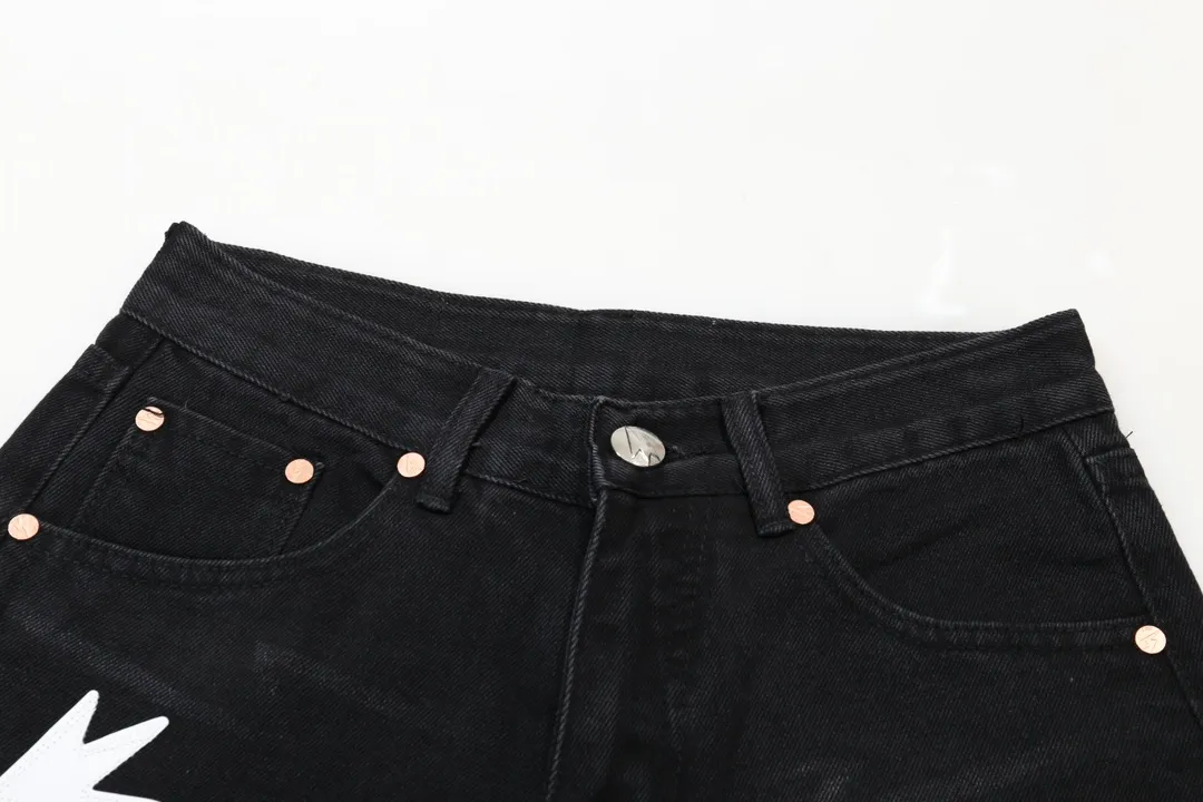 [Original] Style number: SD 012 [New] Amexnocap｜Lightning Cow Lightning patchwork leather high street style washed jeans are created using vintage Levis jeans as the base plate, and usually add their own unique patchwork leather embellishments. This is what doubles the value of these vintage jeans, because the base plate is vintage jeans, and the jeans themselves have become very soft and comfortable after years of baptism. This can be distinguished from ordinary jeans. You should also refer to the pants data for sizes. Color: Black Size: S M L