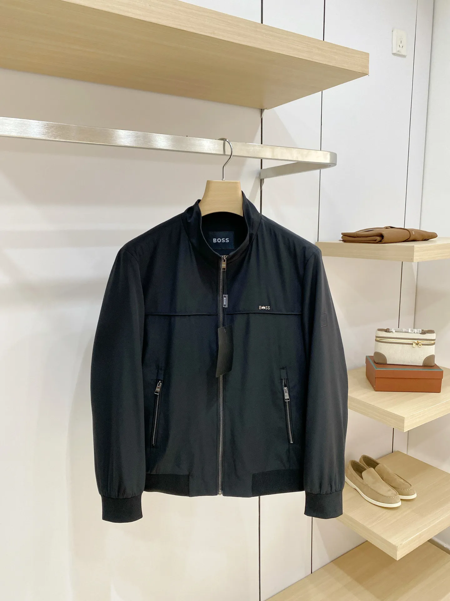 BOSS ：Classic ， ， ， ， ， ， 。 ： ， ， ， ， Lightweight 。 ： 、Navy Blue、 ， ， ， 、 、 。 ： ， ； ， ； ， ， Quality。 Sizes：M‑4XL