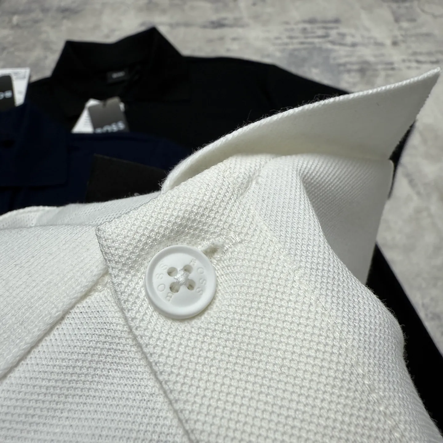 HUGO BOSSPremium POLO + 26 New Arrival Breathable ！ ！ ！ ！ ！ ！ ！ ：Black Navy Blue White Size S XL S： 70 100 47 100-120 M： 72 104 48 120-140 L： 74 108 49 140-160 XL： 76 114 50 160-180