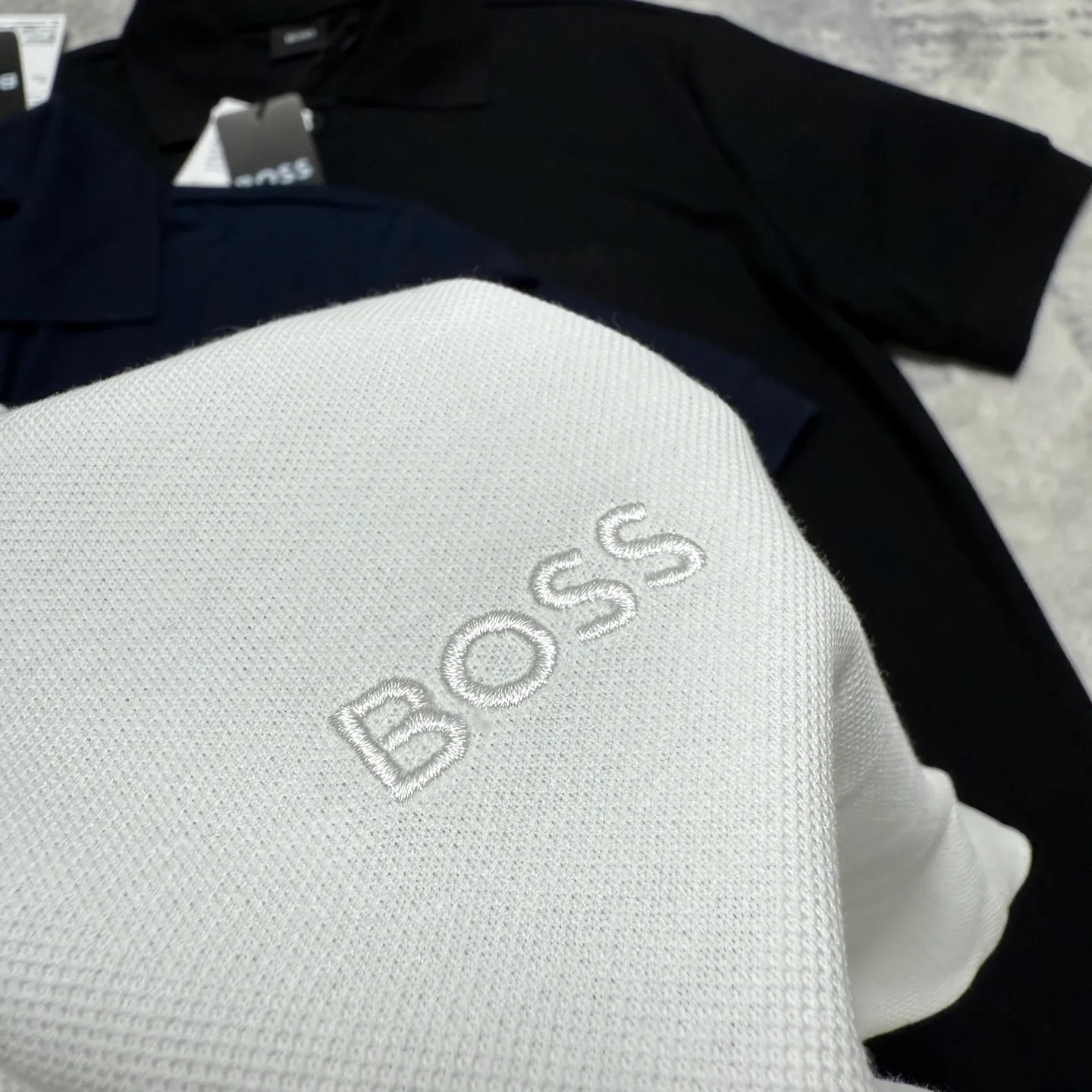 HUGO BOSSPremium POLO + 26 New Arrival Breathable ！ ！ ！ ！ ！ ！ ！ ：Black Navy Blue White Size S XL S： 70 100 47 100-120 M： 72 104 48 120-140 L： 74 108 49 140-160 XL： 76 114 50 160-180